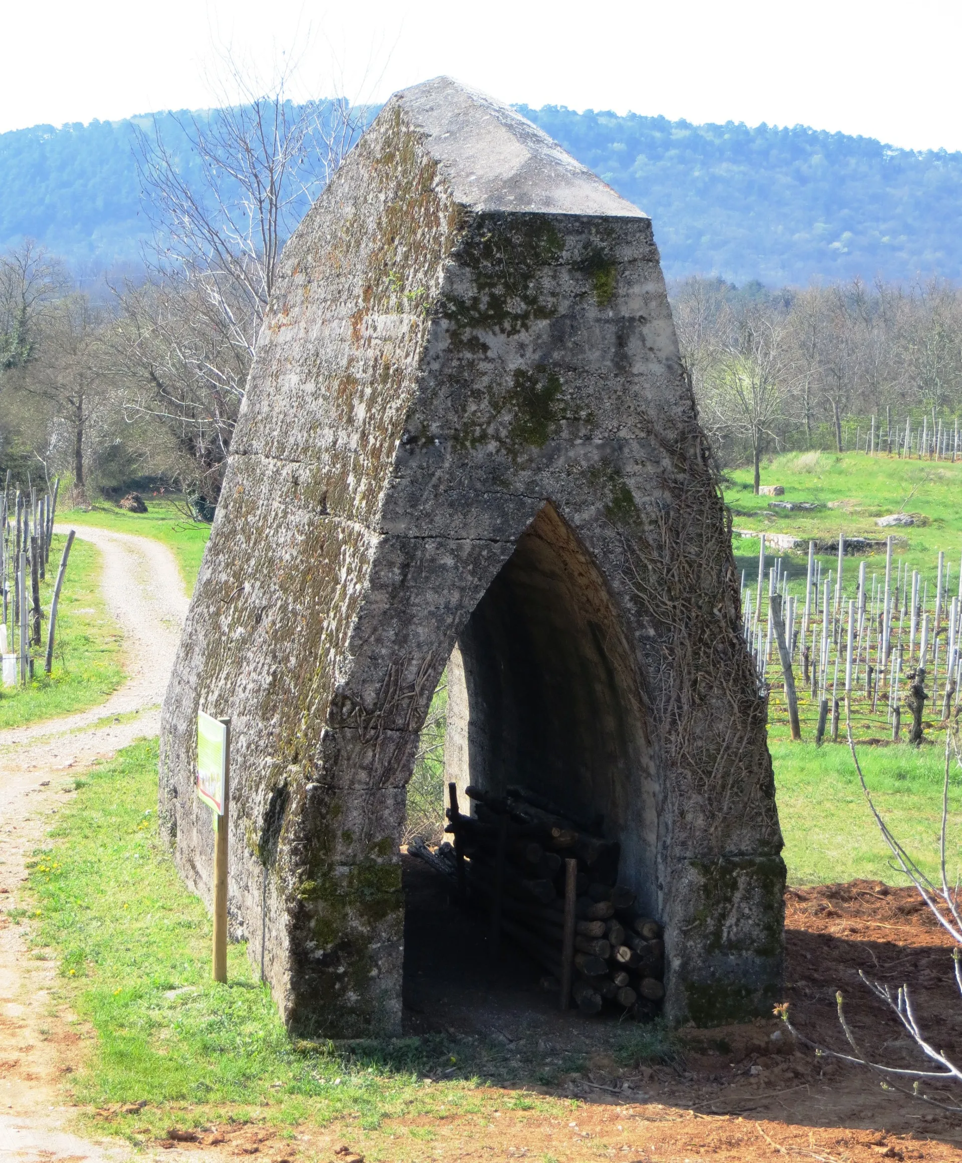 Photo showing: First World War fortification in Dutovlje, Municipality of Sežana, Slovenia