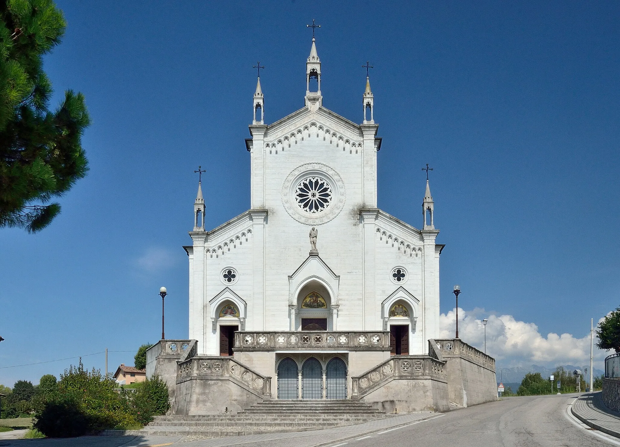Photo showing: Kirche San Michele Arcangelo in Vendoglio, Gemeinde Treppo Grande.
