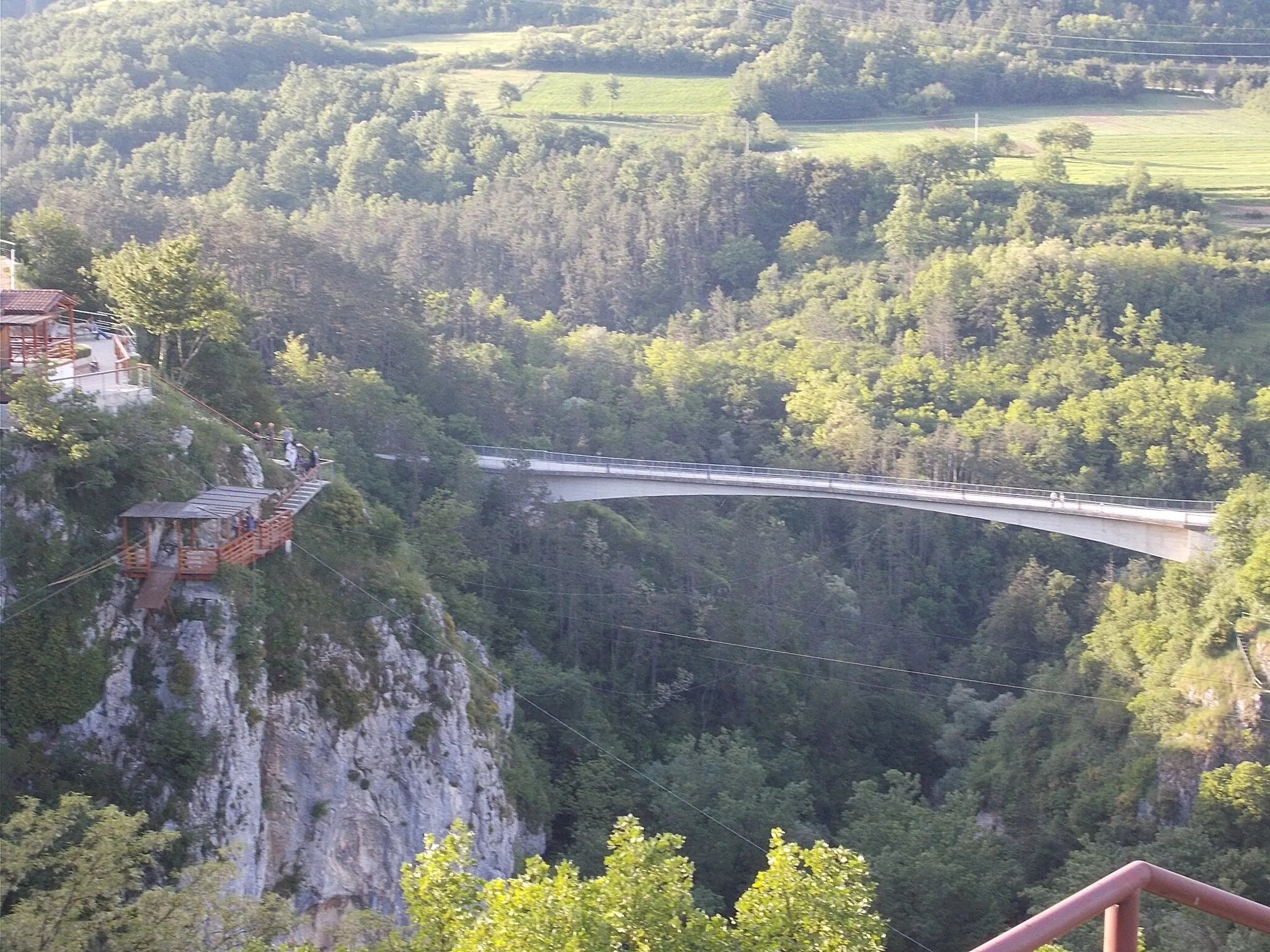 Photo showing: Pazin - a Vršić-híd látképe a "Pazinski Ponor" kilátótól