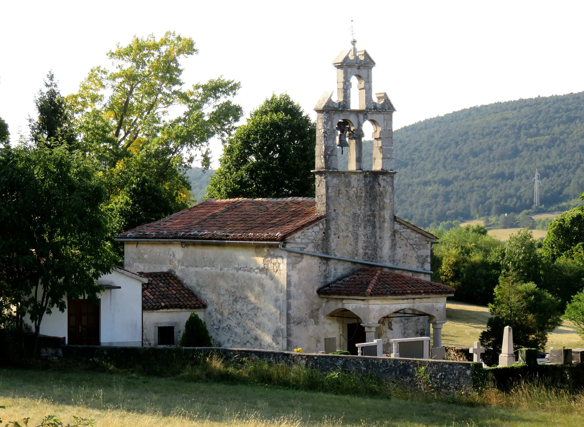 Photo showing: Holy Spirit Church in Senadole, Municipality of Divača, Slovenia