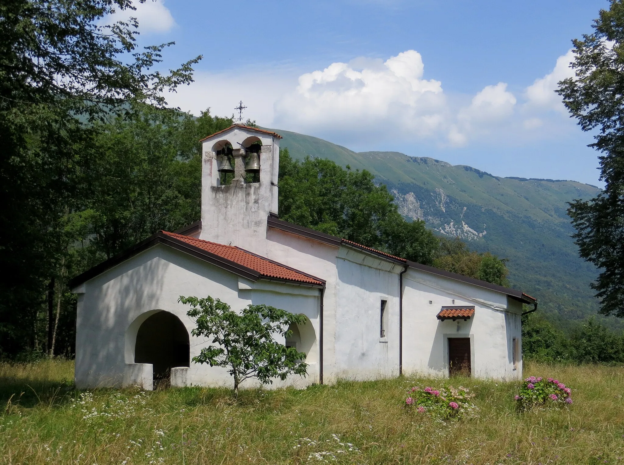 Photo showing: Saint Helen's Church in Podbela, Municipality of Kobarid, Slovenia