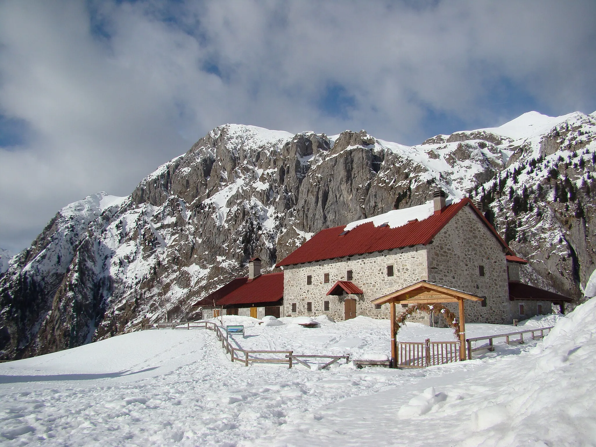 Photo showing: vista della it:Casera di Pramosio d'inverno