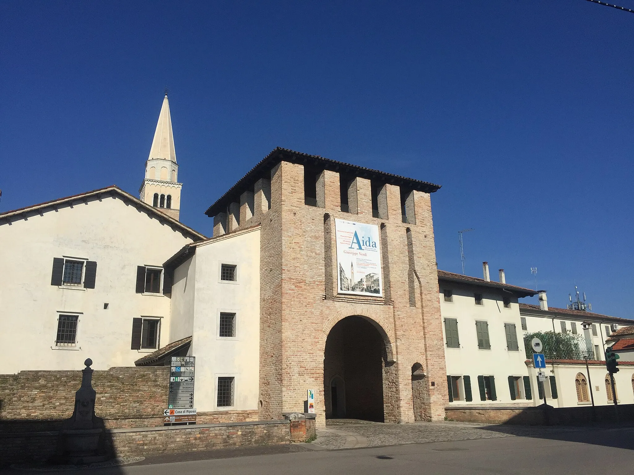 Photo showing: Torre Scaramuccia, eastern city gate of San Vito al Tagliamento