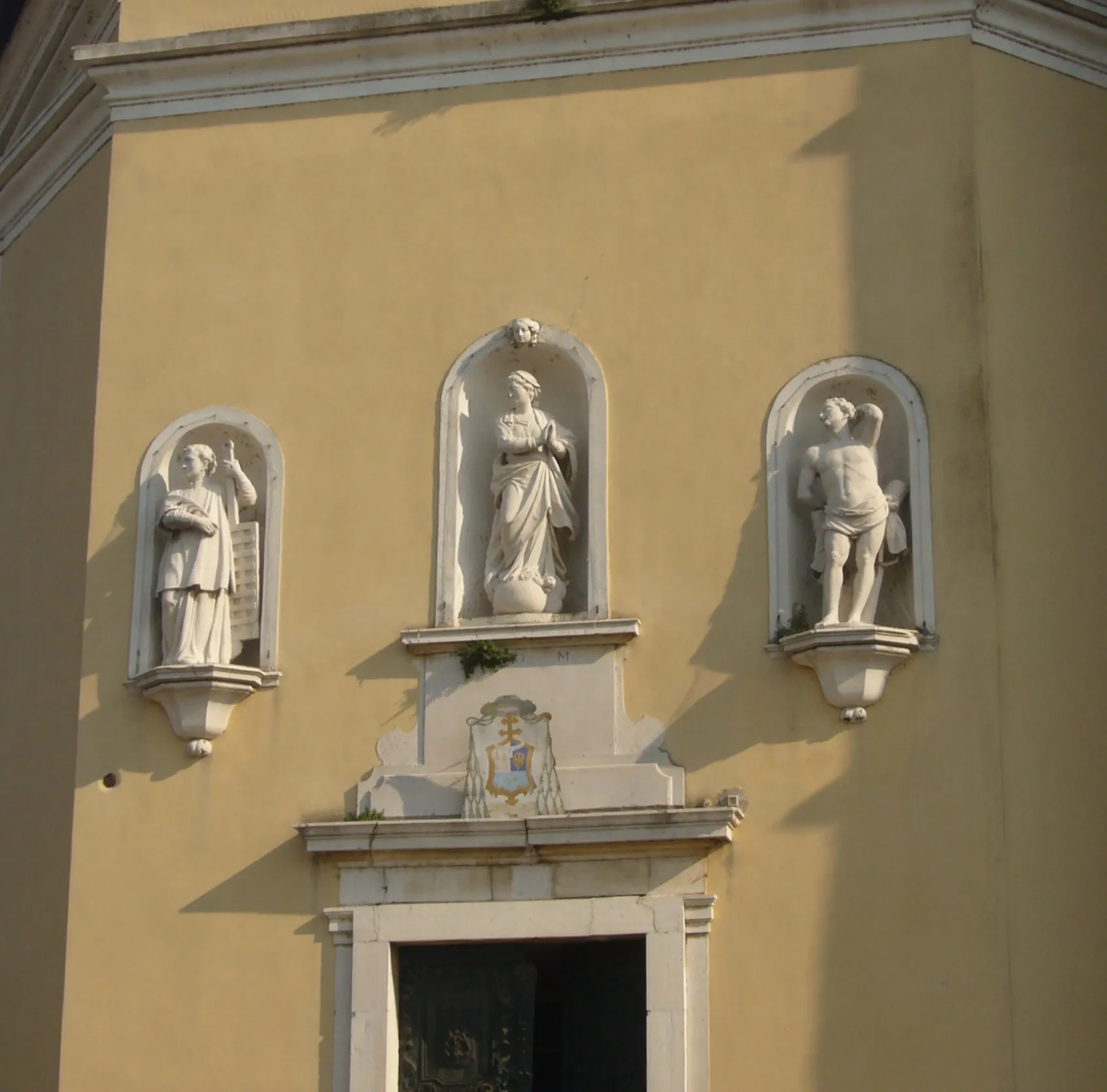 Photo showing: Particolare della facciata della chiesa parrocchiale di Sevegliano