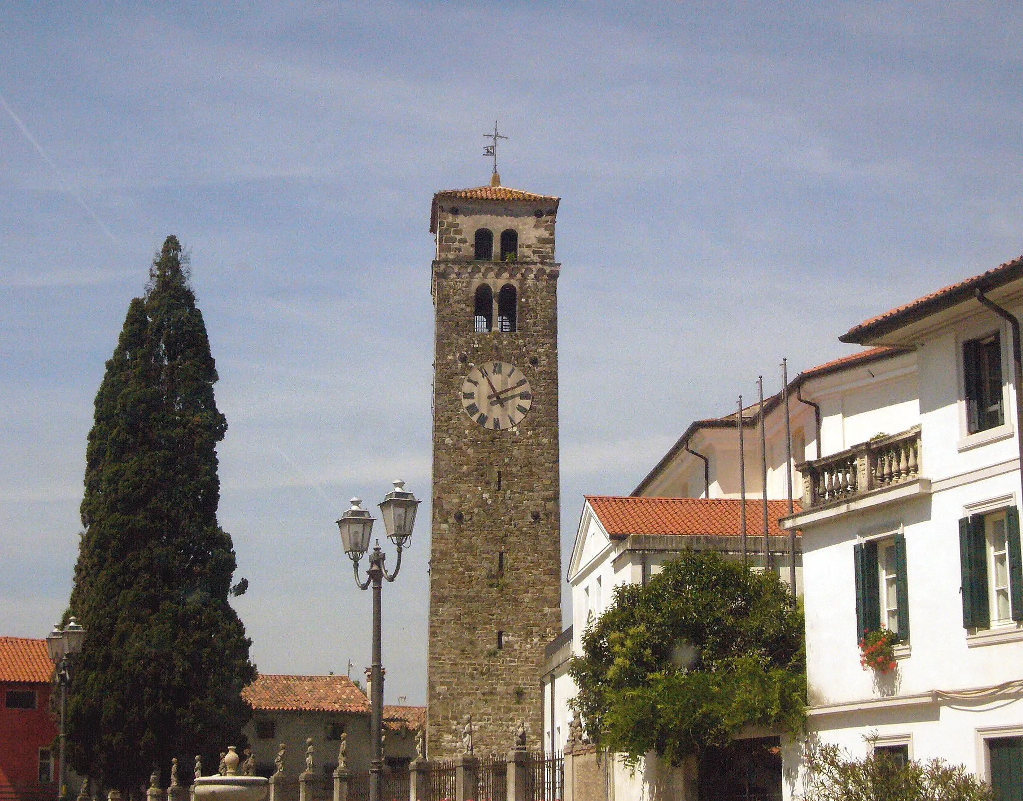 Photo showing: Il campanile della chiesa di Lavariano