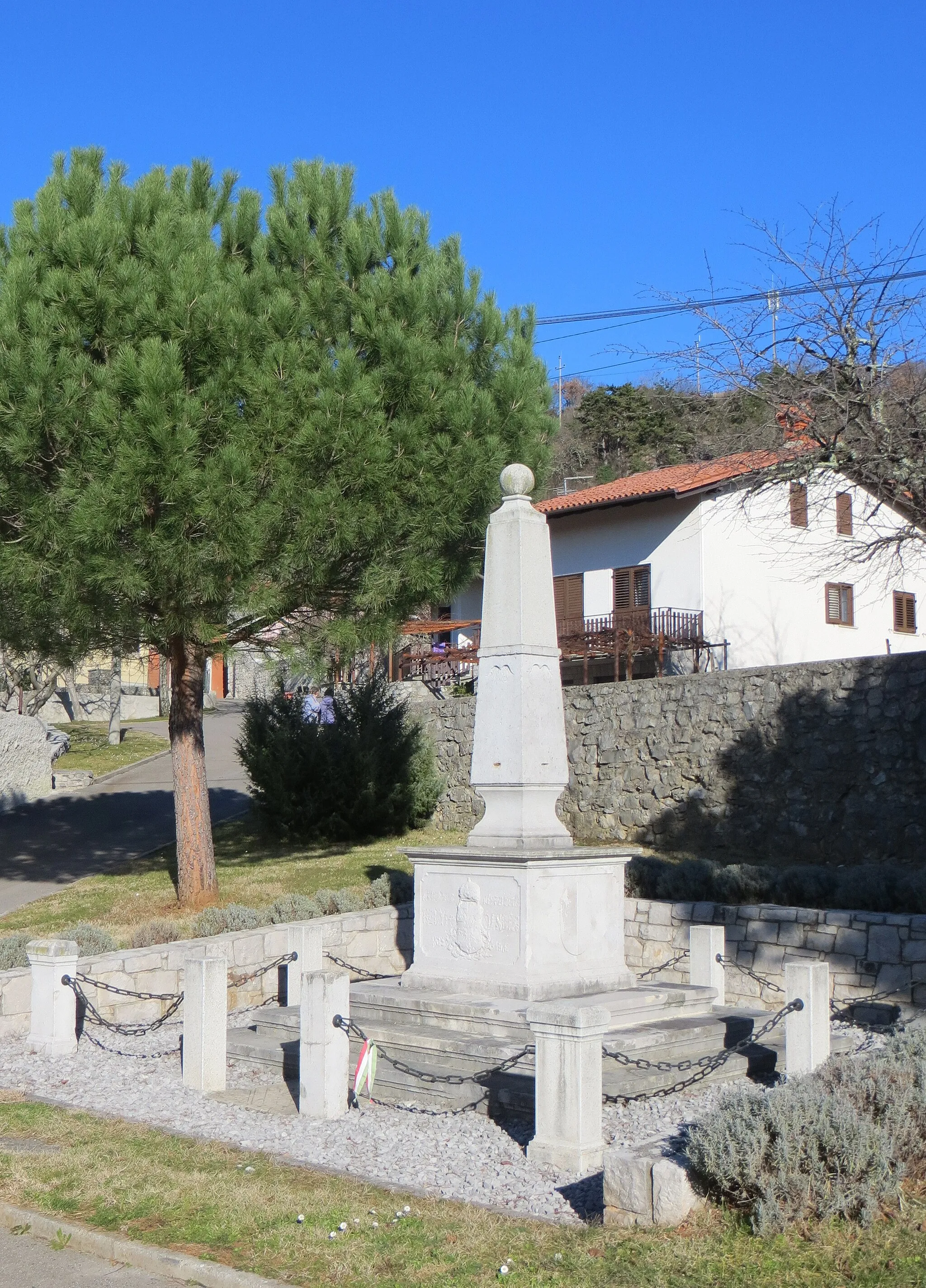 Photo showing: World War I monument commemorating Hungarian soldiers in Klanec pri Komnu, Municipality of Komen, Slovenia