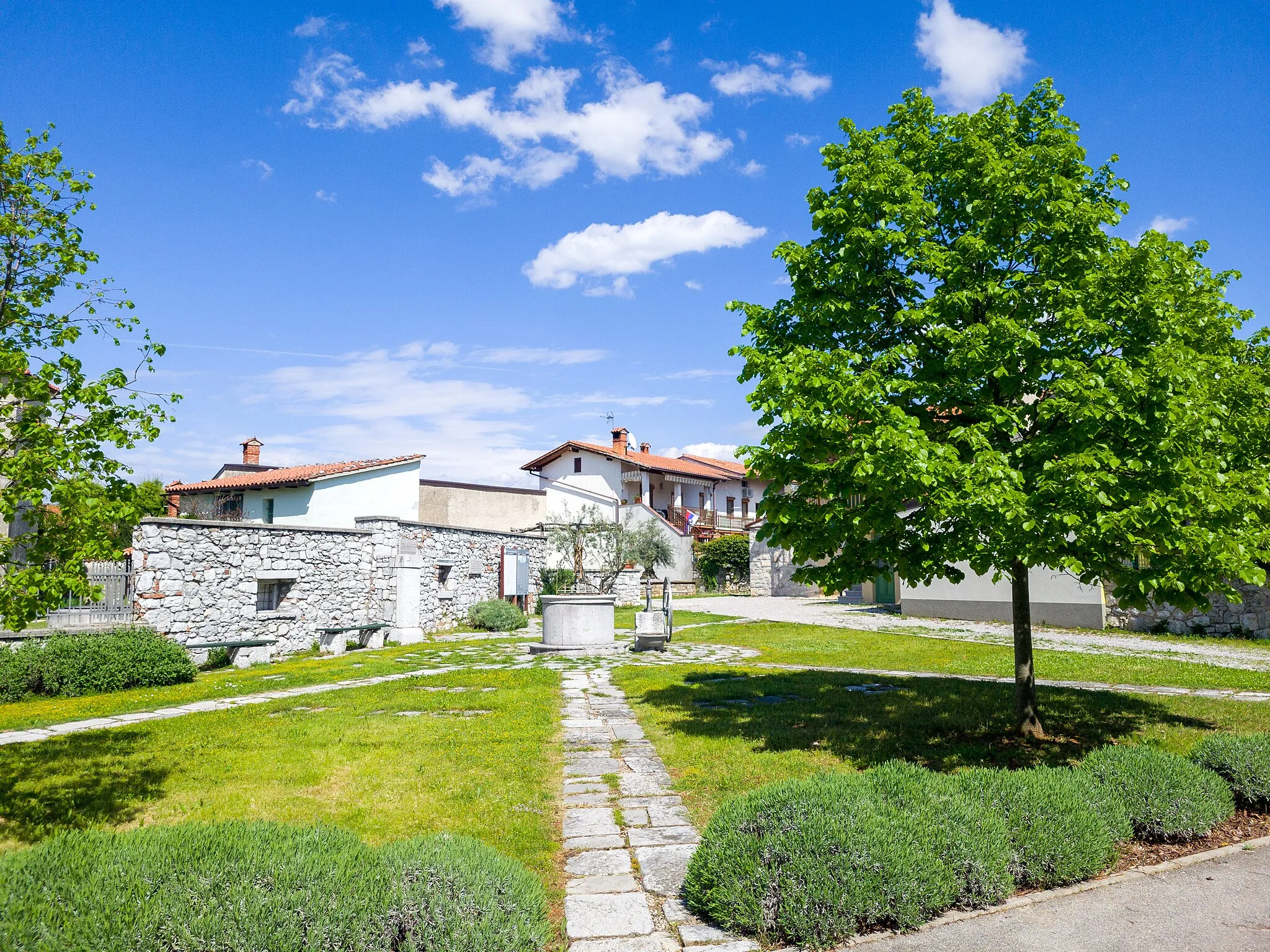 Photo showing: Opatje selo (naselje v Sloveniji)