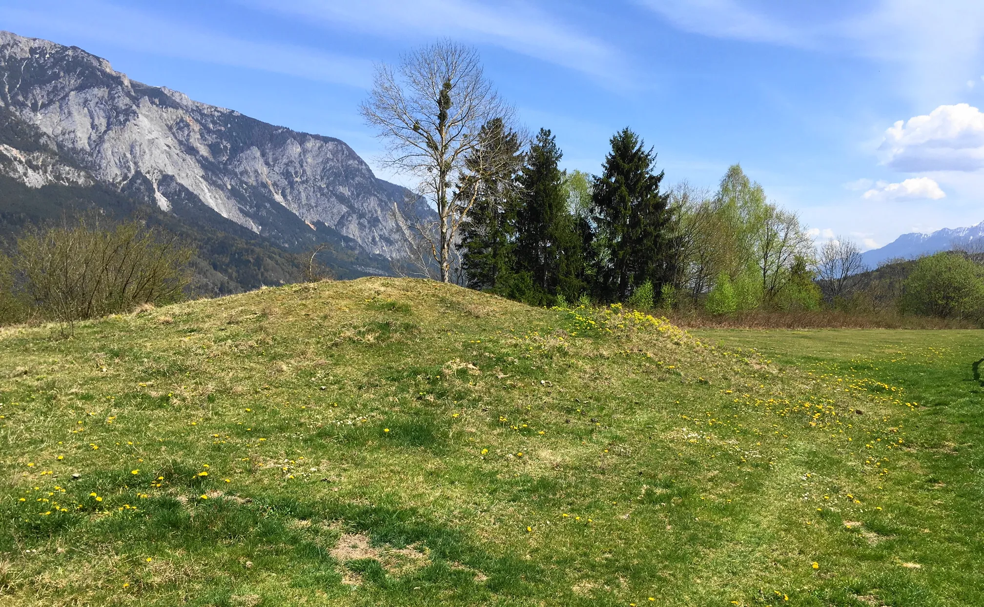 Photo showing: Siedlung und Hügelgräber Derter Platte