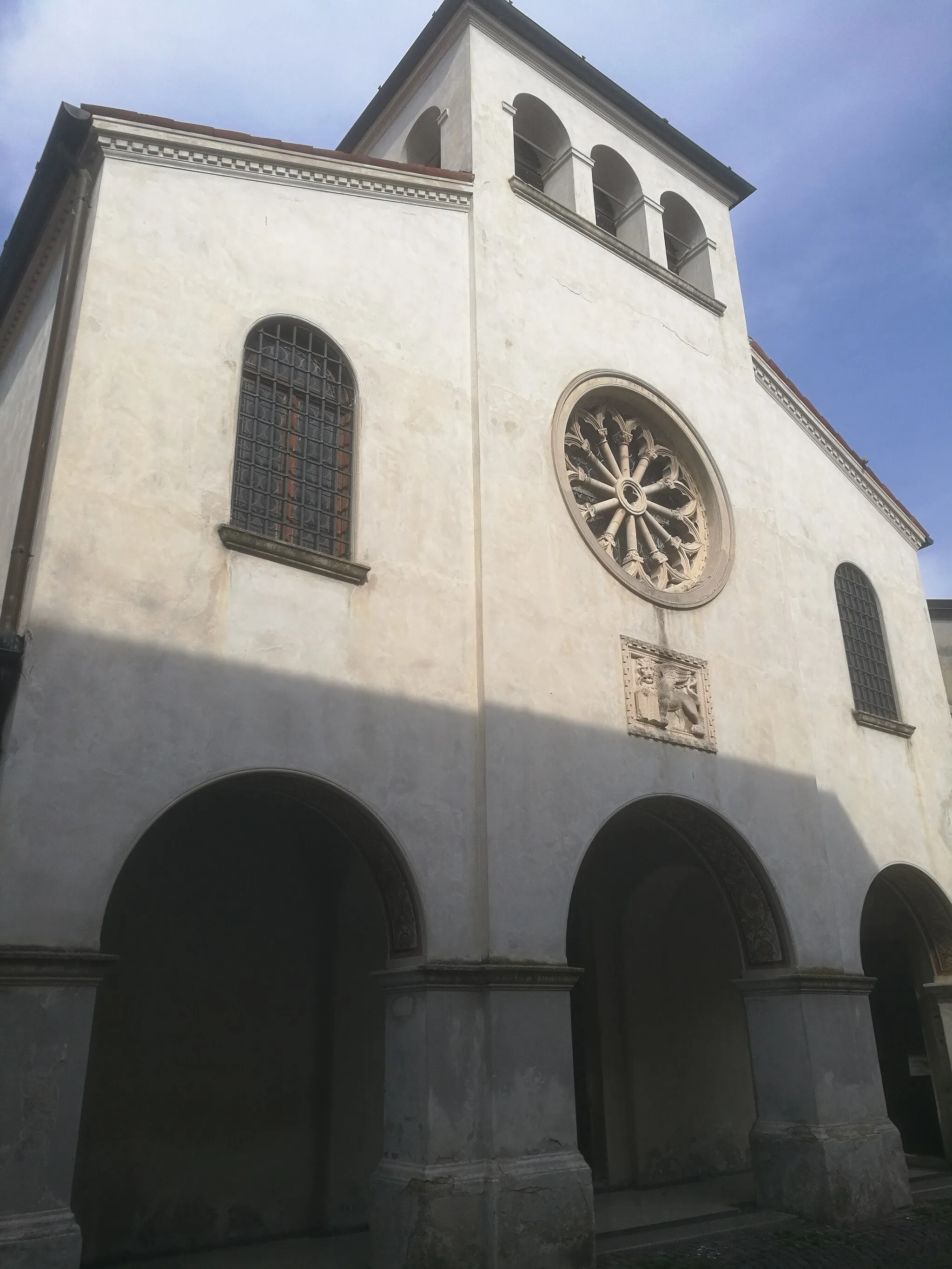 Photo showing: Chiesa della Beata Vergine del Rosario (Monfalcone), vista frontale
