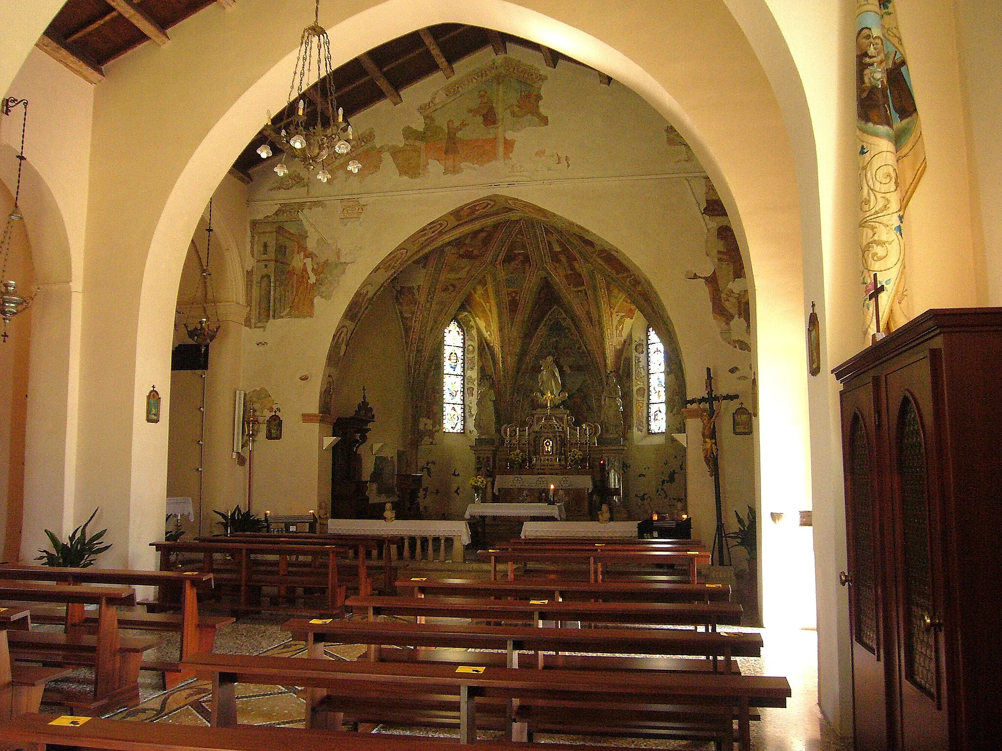Photo showing: L'interno della chiesa parrocchiale di Tramonti di Sotto