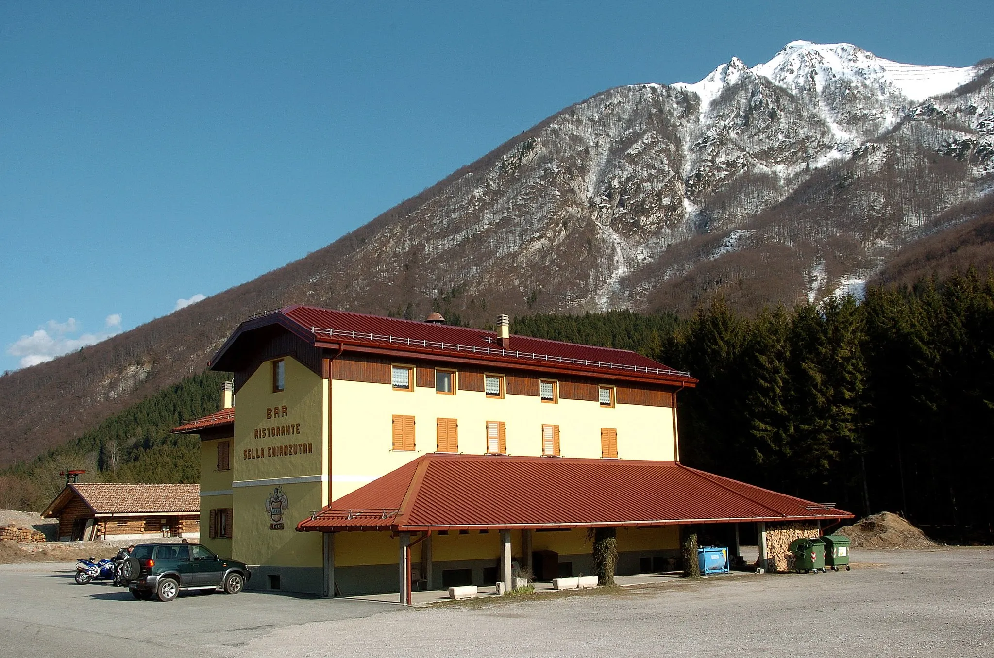 Photo showing: Sella Chianzutan with Monte Piombada (1744 m) in the background, community Verzegnis, situated in the state Friuli-Venezia Giulia, Italy