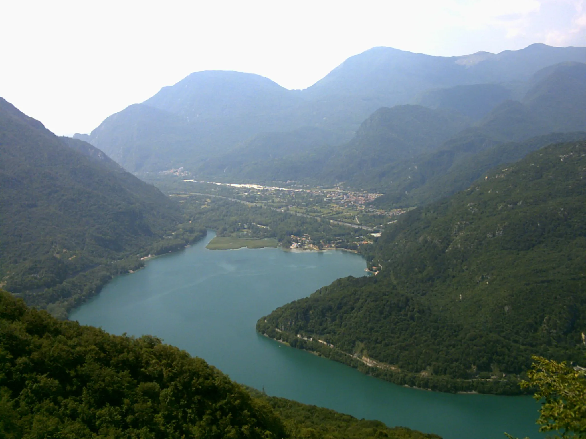 Photo showing: Lago di Cavazzo visto dal monte Festa.
Concessa dall'autore Wolfbark sotto