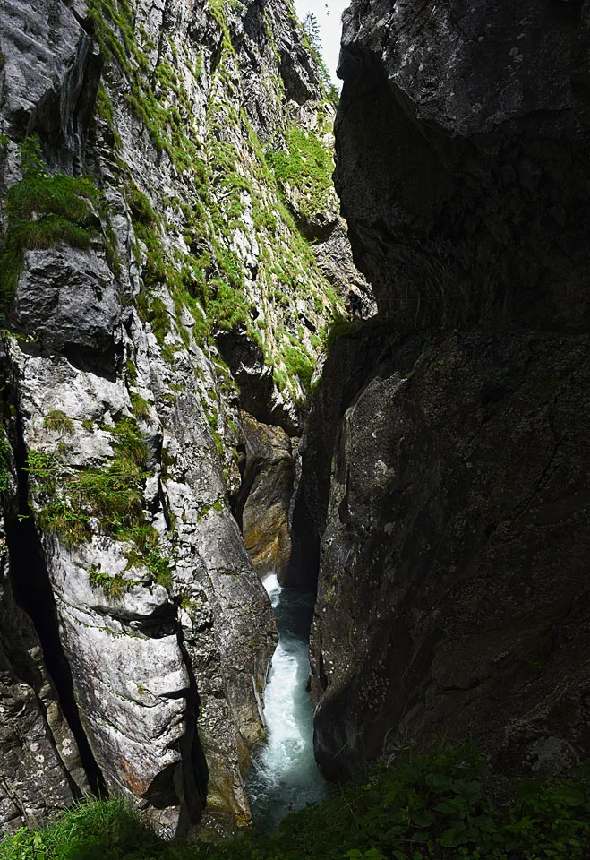 Photo showing: The beautiful gorge/canyon of Torrente Chiarsò.