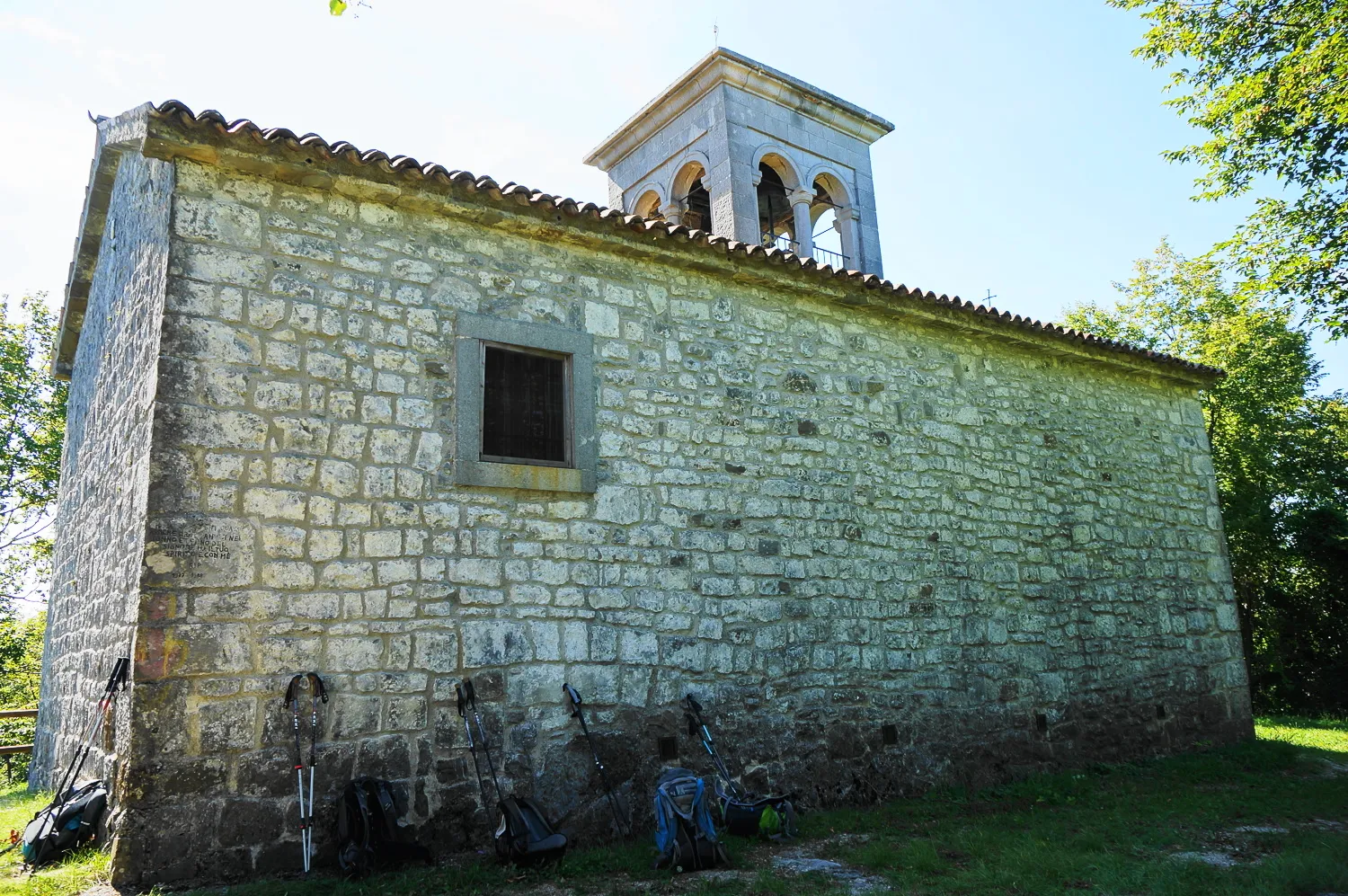 Photo showing: Kirche von San Giovanni_Cerkev Sv. Ivana, (702 m) in der Provinz Udine, Italien, EU