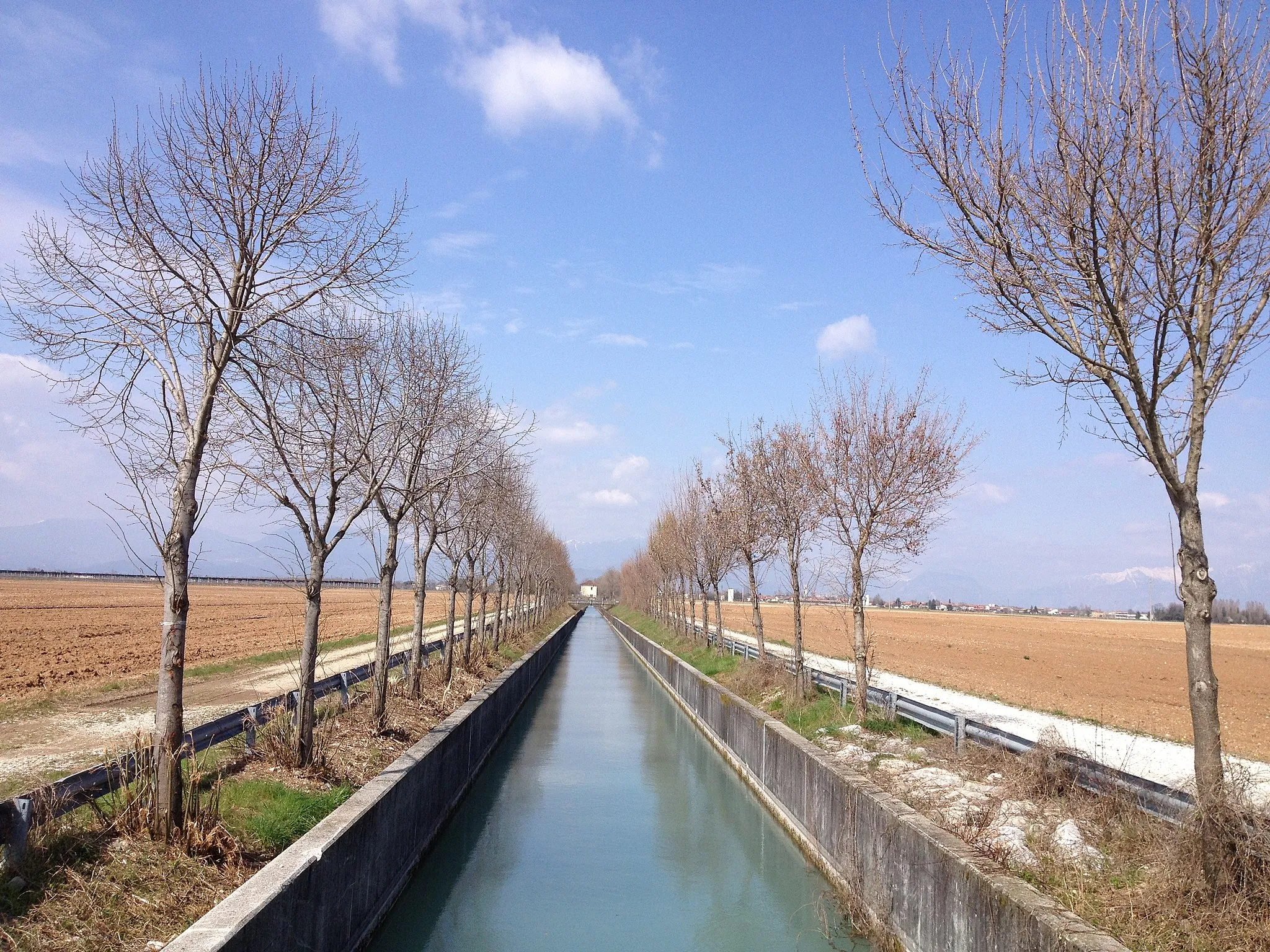 Photo showing: Foto di F. Curridor. Flaibano, vista sul canale Giavons verso Nord