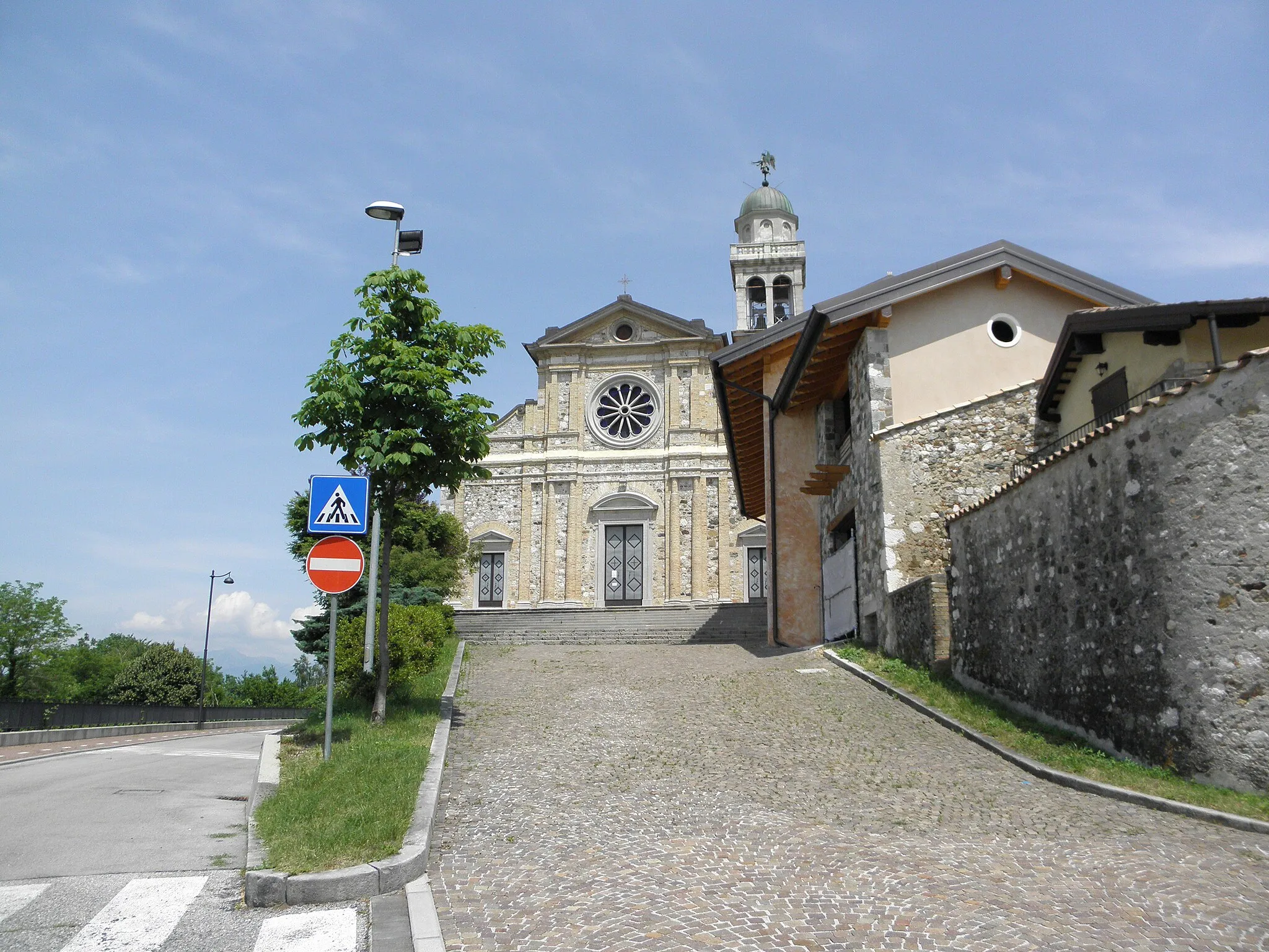 Photo showing: Moruzzo: chiesa (o Pieve) di San Tomaso (italianizzato in Tommaso).