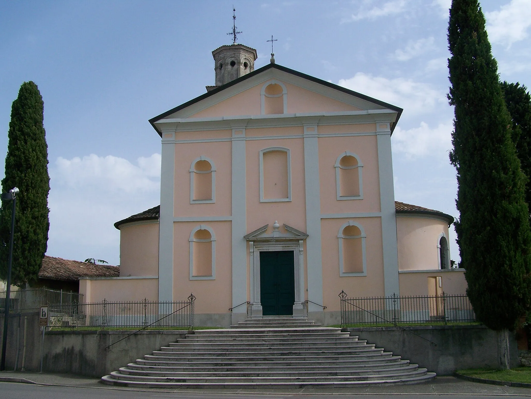 Photo showing: The church of Visco, Friuli, Italy