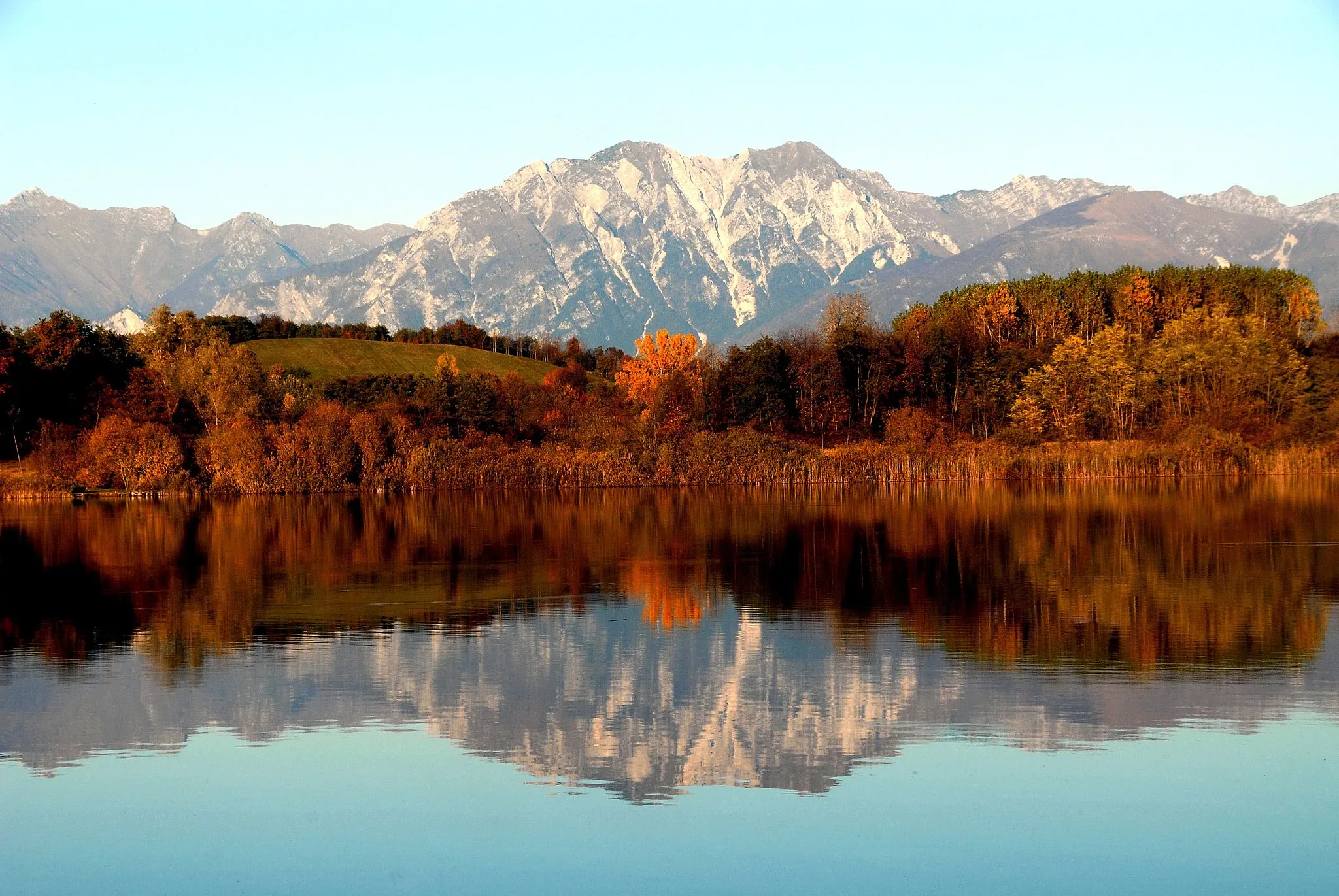 Photo showing: Lake of Ragogna in the community of Ragogna, province of Udine, region Friuli Venezia-Giulia, Italy