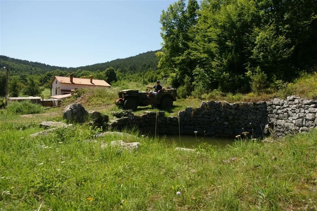 Photo showing: Willys Adventures Merce Lake