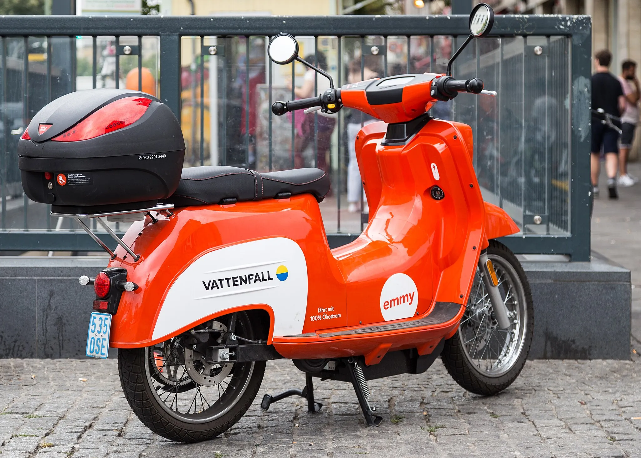 Photo showing: E-Scooter sharing in Berlin: GOVECS "E-Schwalbe" in Anlehnung an Simson KR51 Schwalbe