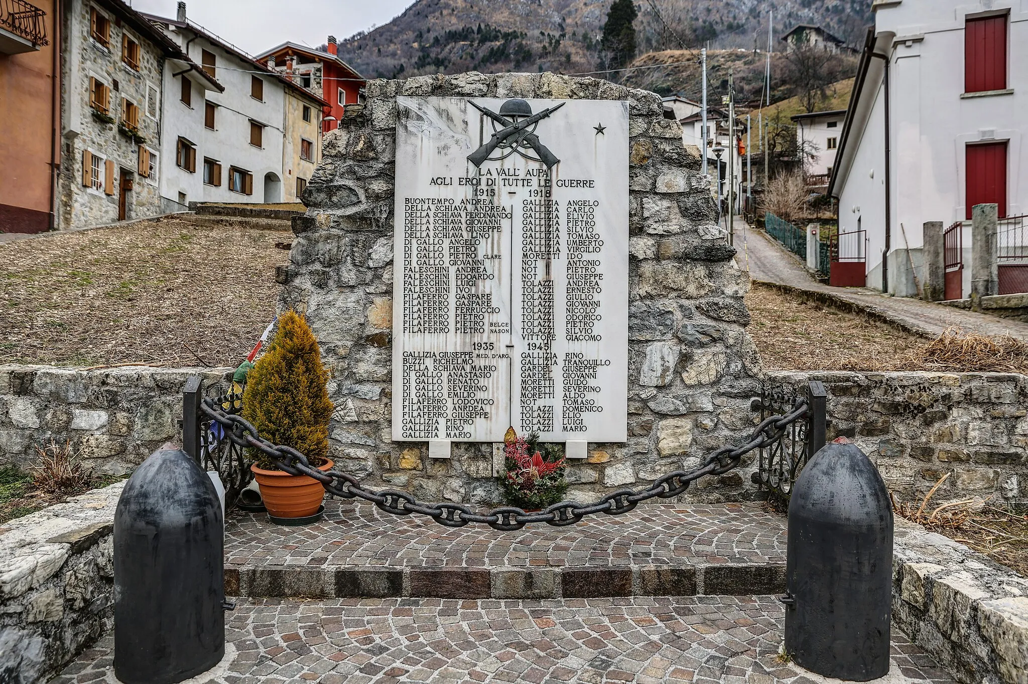 Photo showing: Warrior memorial in Dordolla in the Val d'Aupa in the Carnic Alps, community Moggio Udinese / Friuli-Venezia Giulia / Italy / EU.