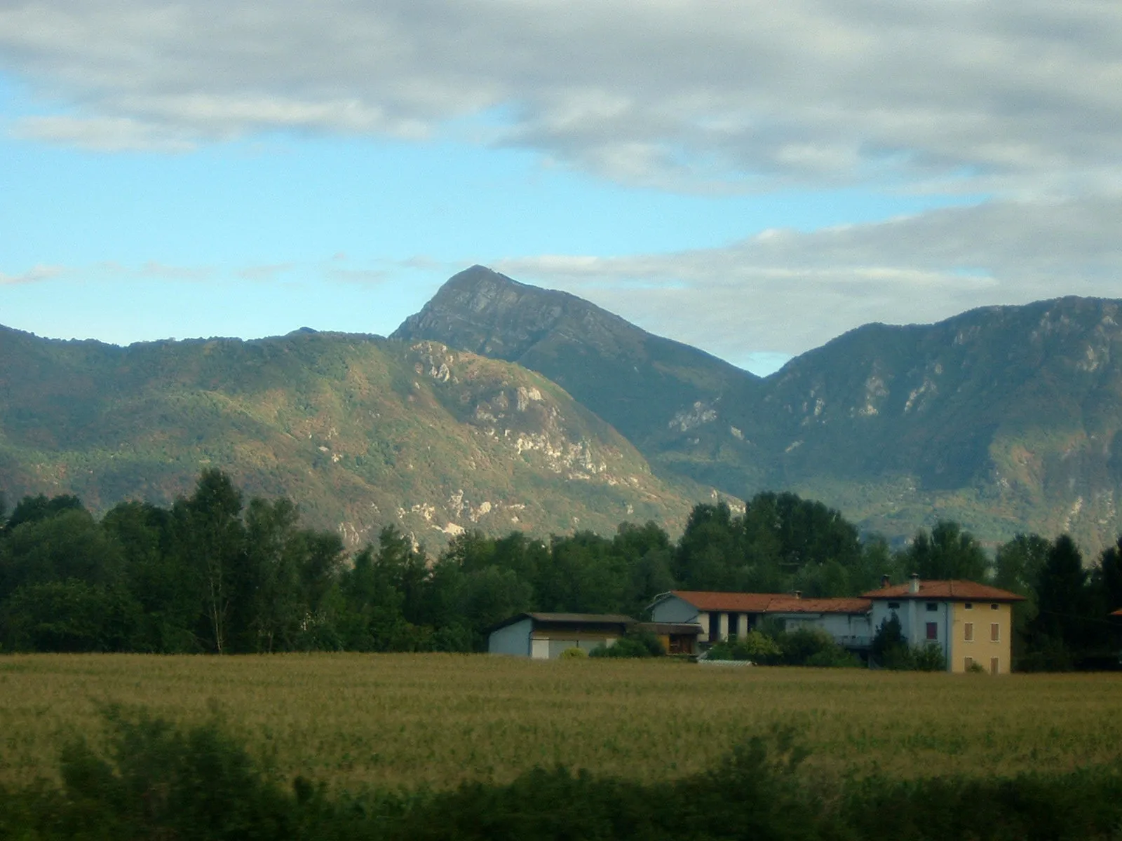 Photo showing: Alps from highway A23 near "Gemona del Friuli"