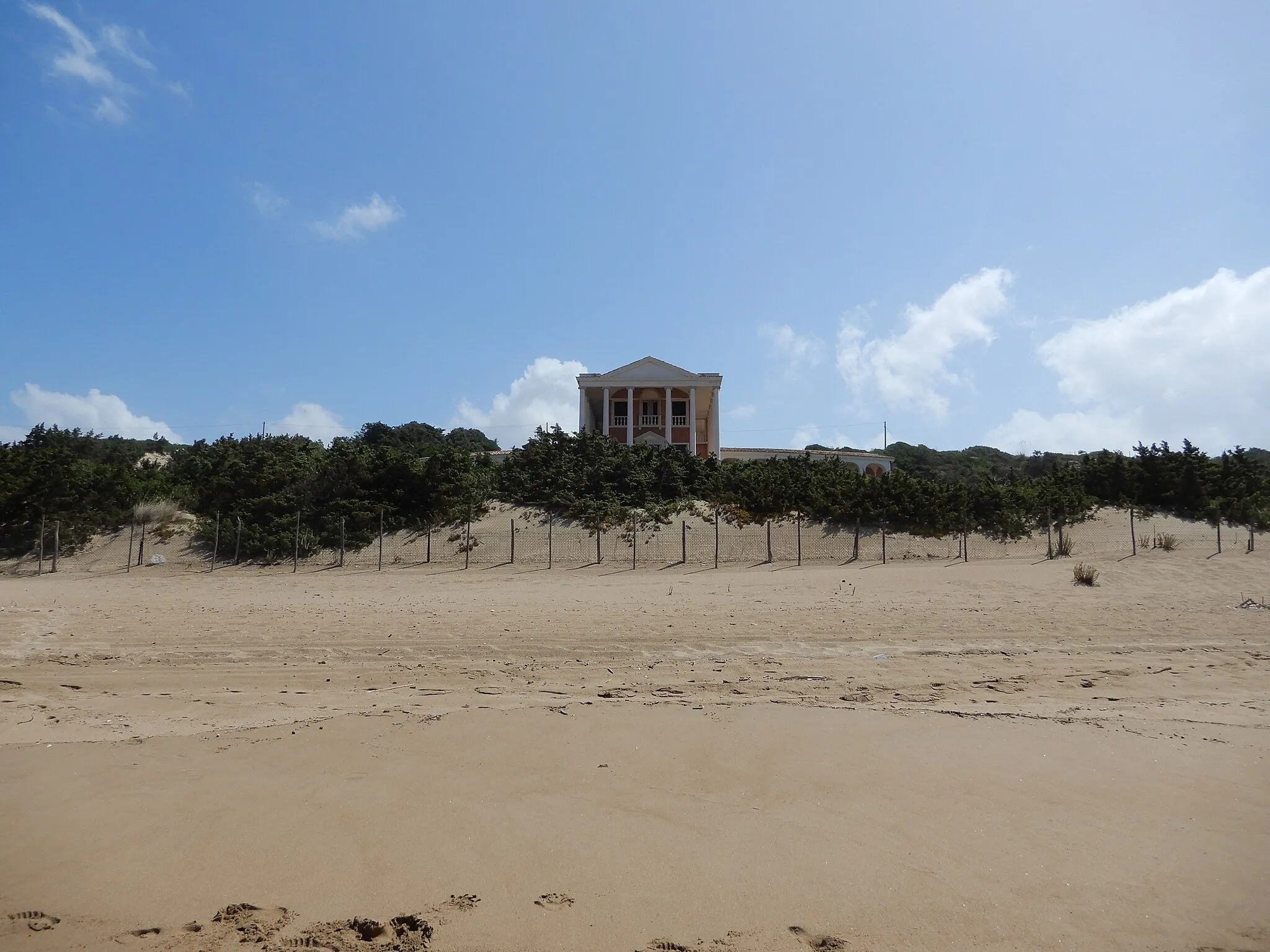 Photo showing: Veduta di Villa Volpi sul lungomare di Sabaudia