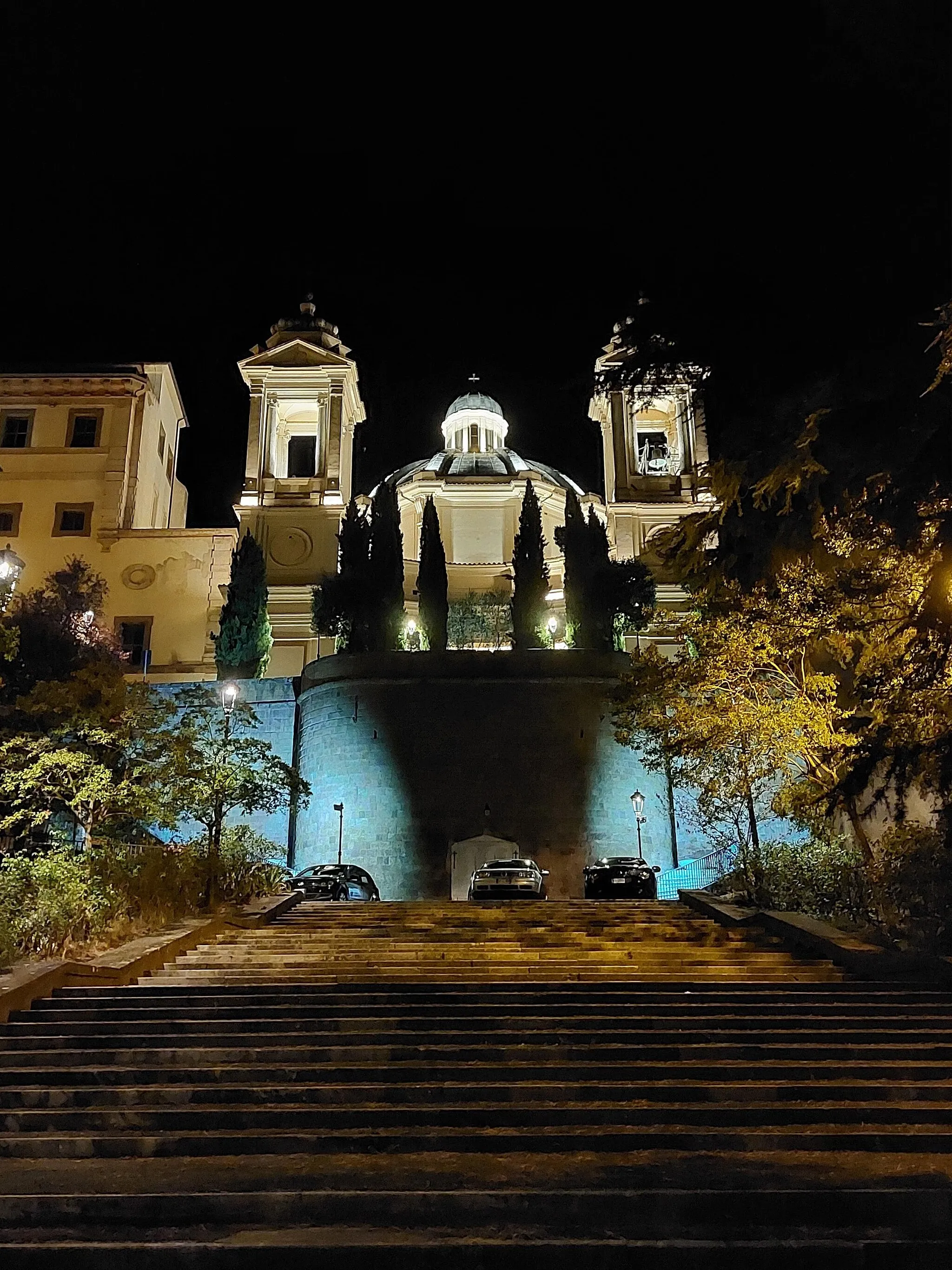 Photo showing: Scalinata verso Piazza Pilozzi con la Colleggiata e Palazzo Doria sullo sfondo