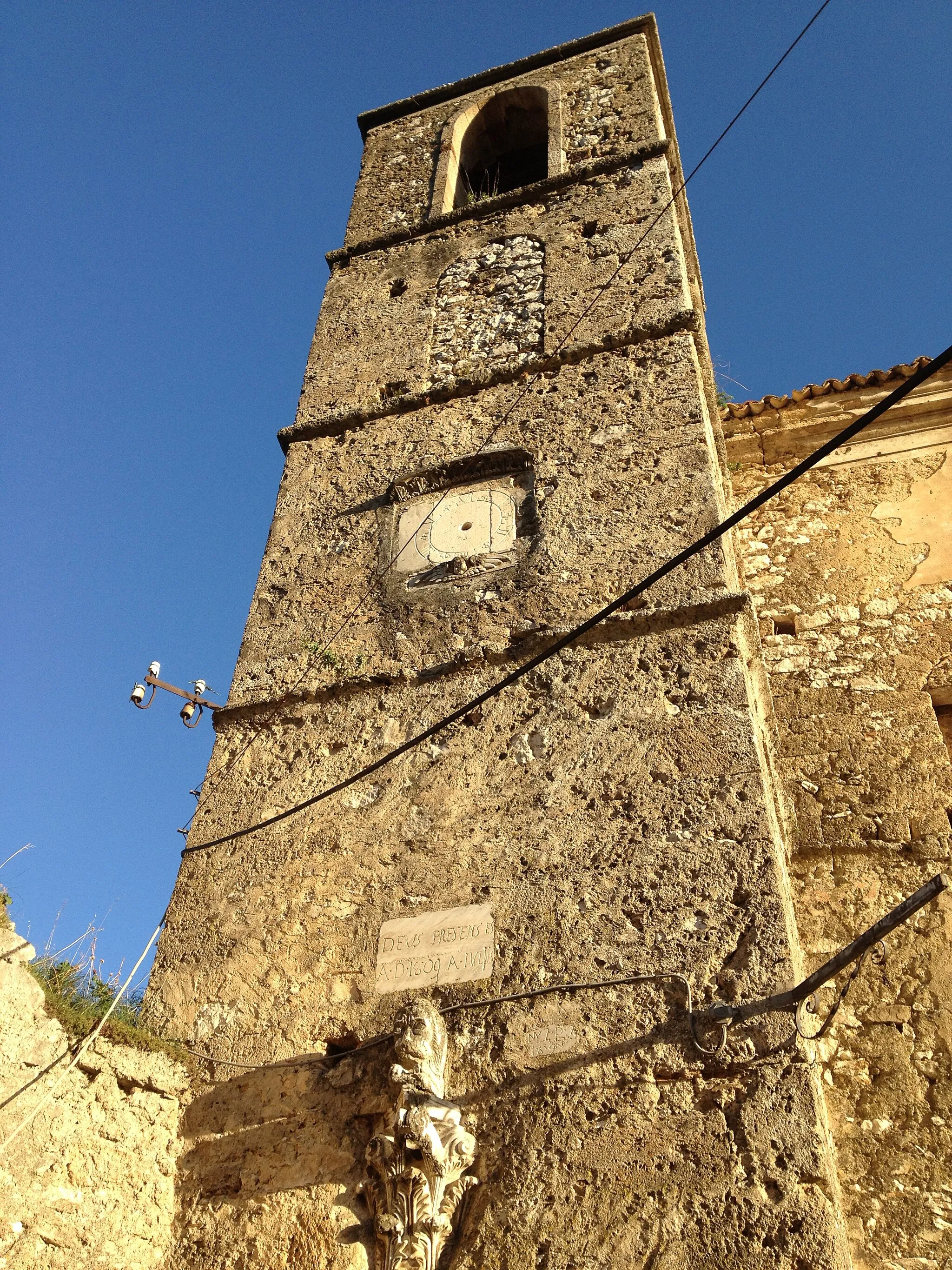 Photo showing: Bell tower of the Church of Santa Maria Assunta, located in the lower part of the ancient village of Rocchetta a Volturno