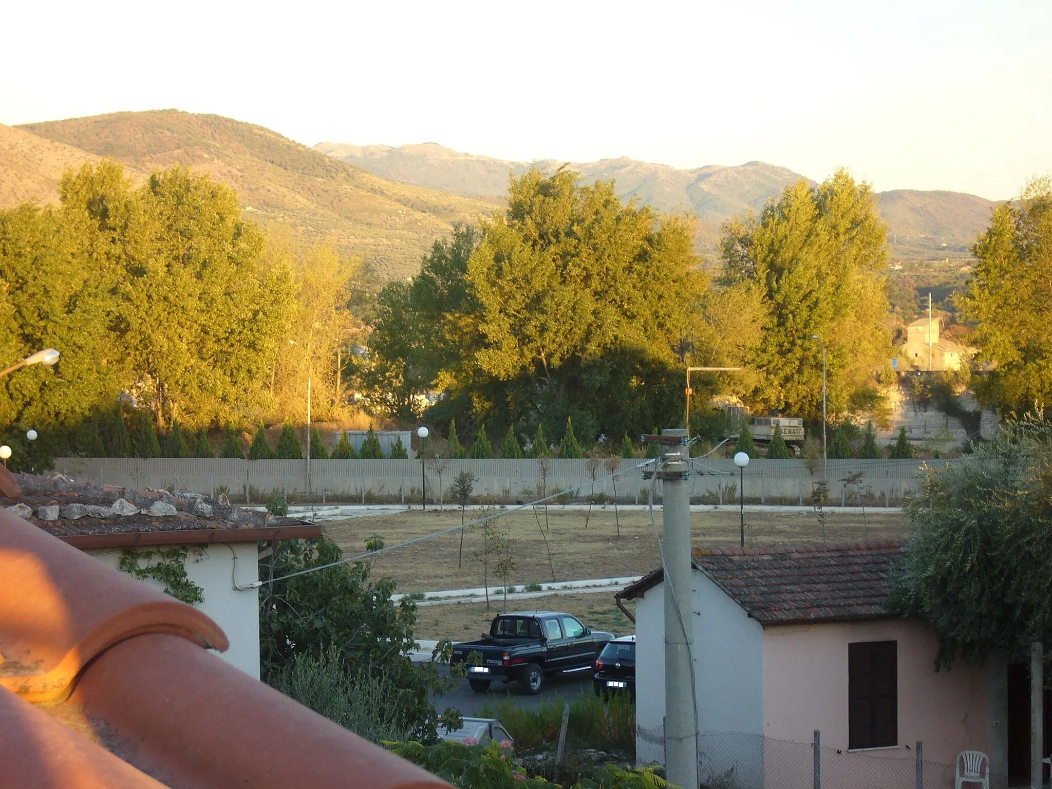 Photo showing: Scorcio di Villalba; sullo sfondo le montagne che fanno da cornice