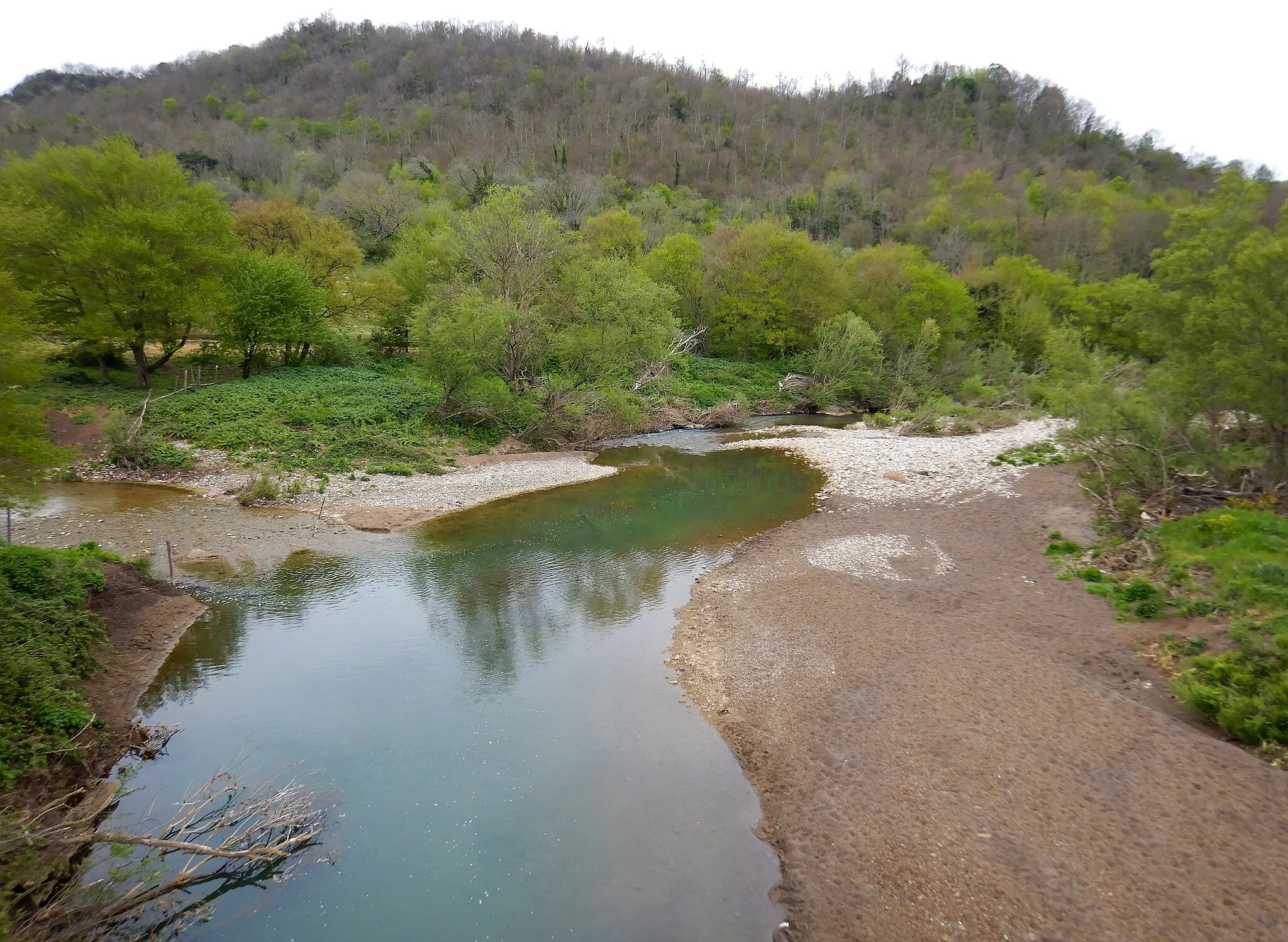 Photo showing: Fiume Mignone (medio corso) (Q61867440)
Il fiume Mignone ed un fosso suo affluente, località Castello di Rota