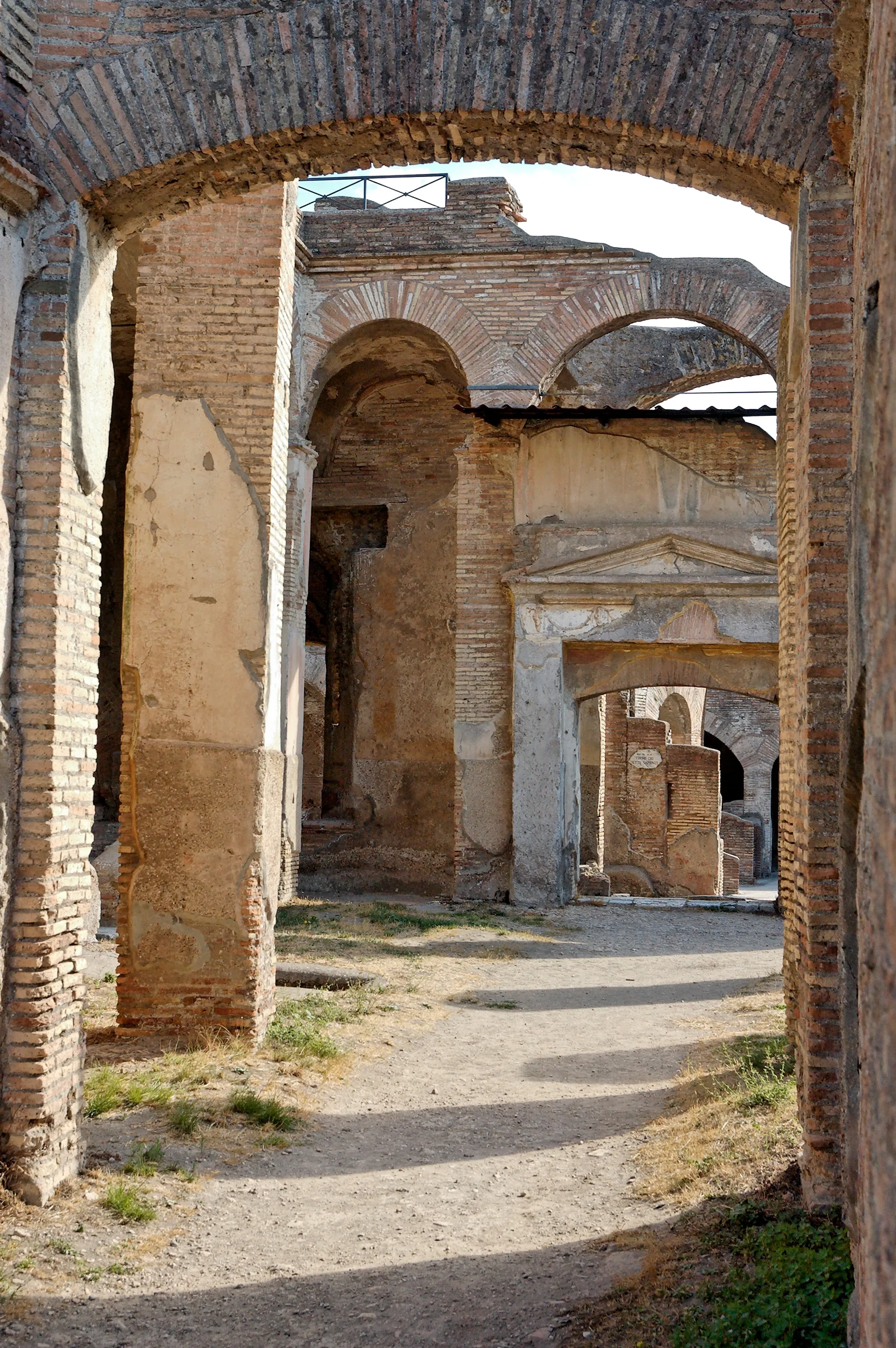 Photo showing: Entrance to the Building of Serapis (2nd century AD) from the Via della Foce (regio III, insula X). Ostia Antica, Latium, Italy.