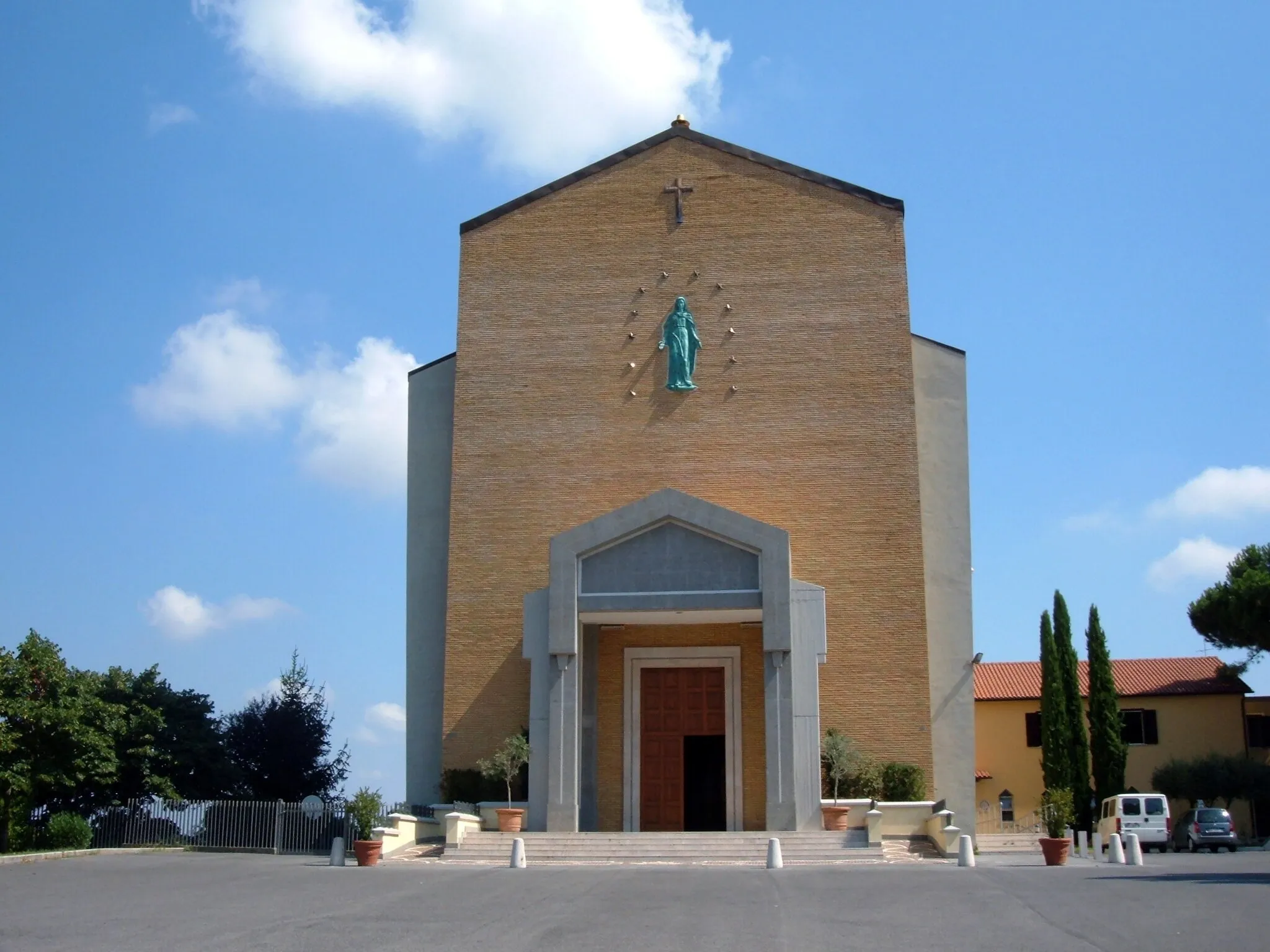 Photo showing: Chiesa parrocchiale della Beata Vergine Maria Immacolata, a Roma, in via Cassia, nella zona La Giustiniana (Z.LIV)