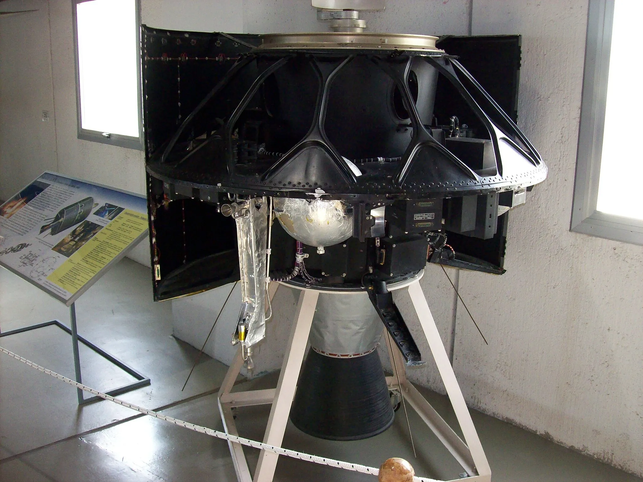 Photo showing: Cutout of the Italian research Satellite SIRIO-1, first launched in 1977 by National Research Council, then operated by the Italian Space Agency