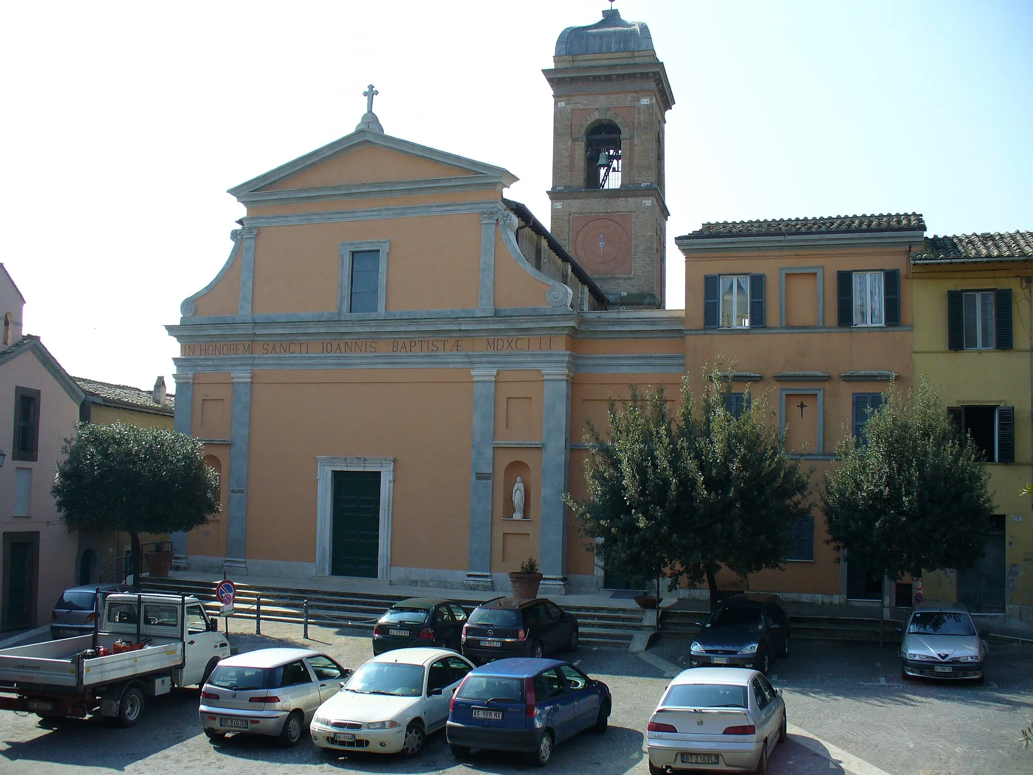 Photo showing: Morlupo (RM) - Piazza Giovanni XXIII

Chiesa S.Giovanni Battista