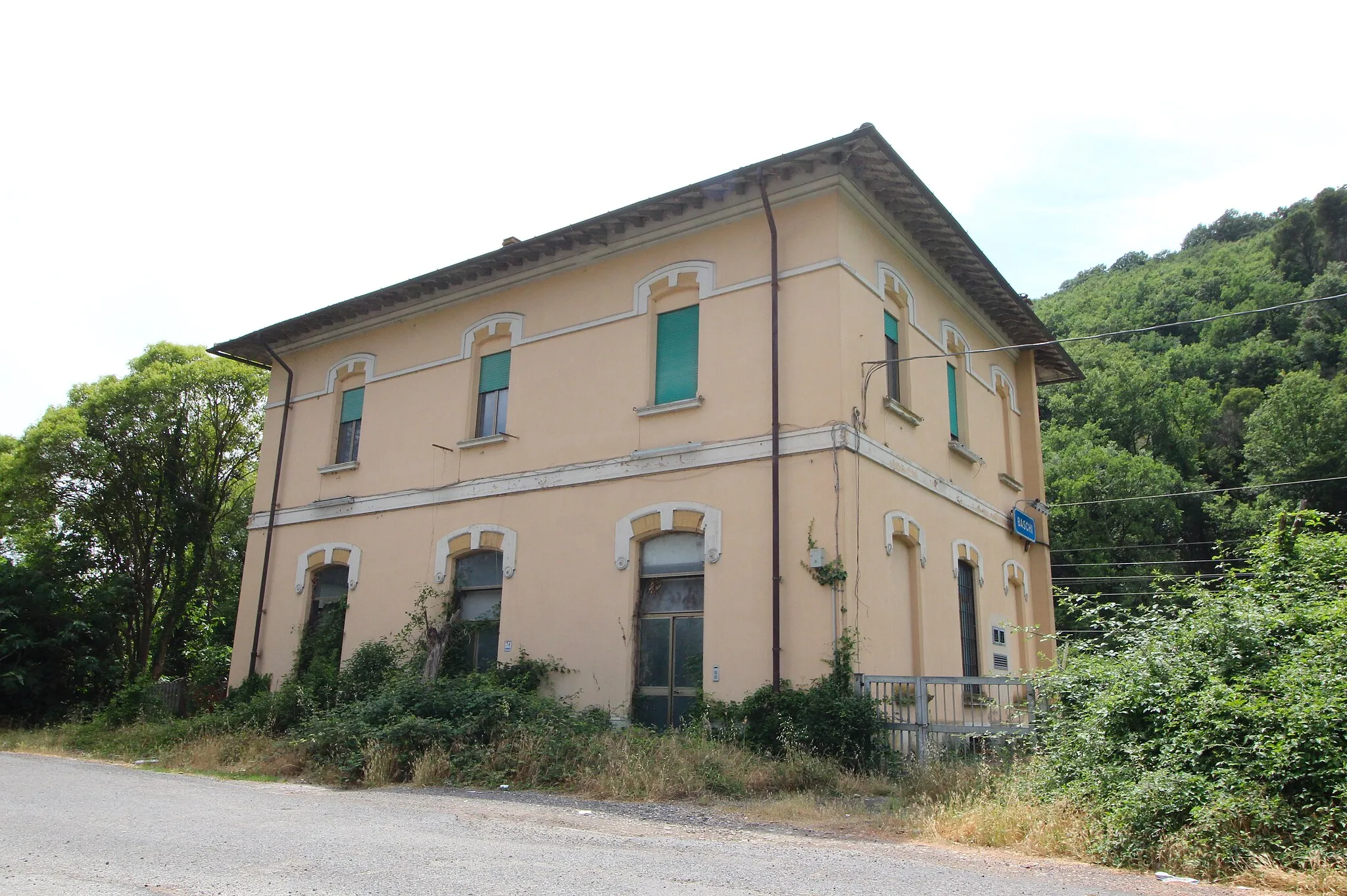 Photo showing: Baschi train station - Station building, Baschi, Province of Terni, Umbria, Italy