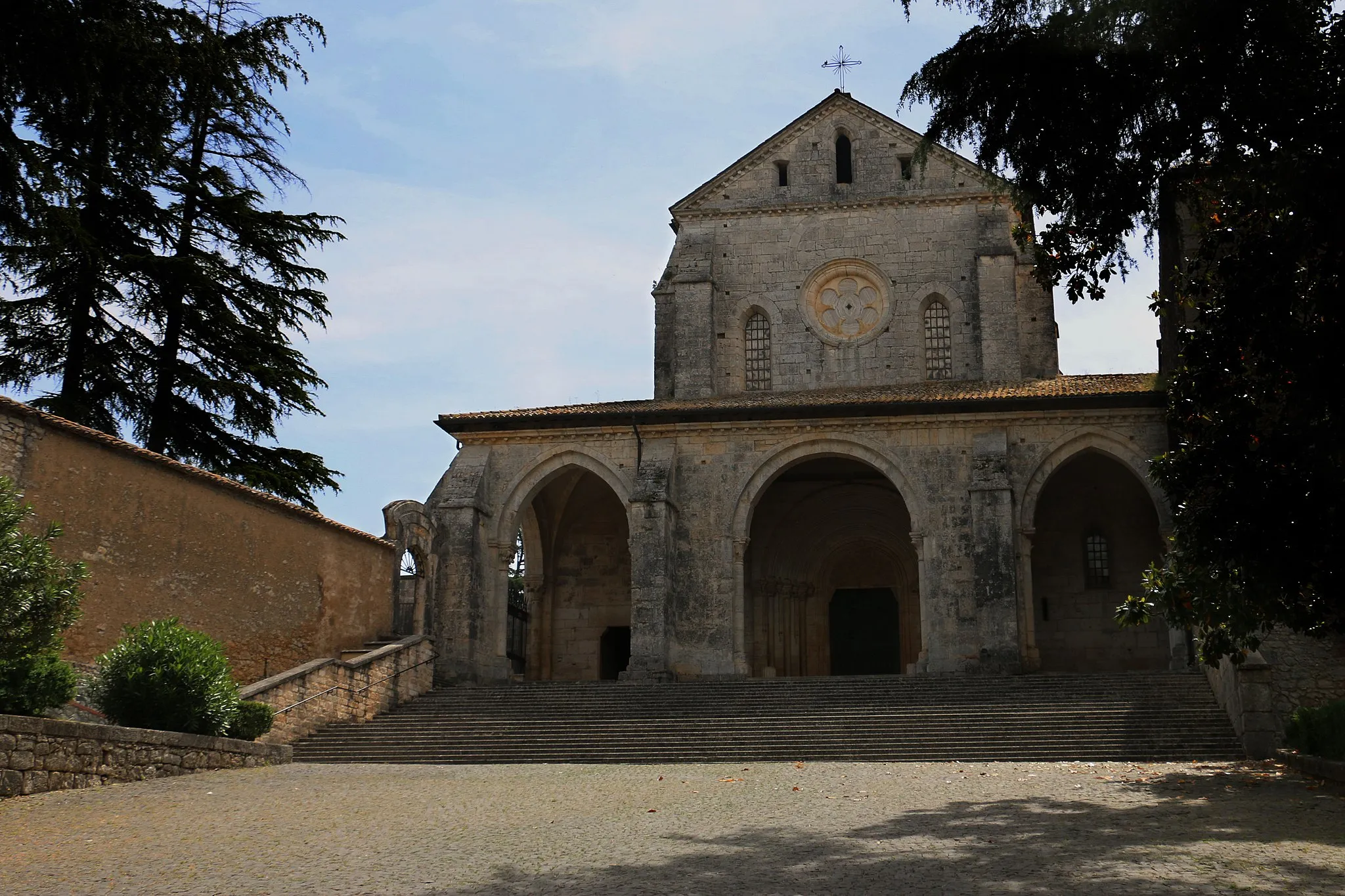 Photo showing: Casamari Abbey

Native name
Abbazia di Casamari Location
Veroli, Lazio, Italy Coordinates
41° 40′ 16″ N, 13° 29′ 14″ E Website
www.abbaziadicasamari.it Authority file

: Q833129
VIAF: 142886673
ISNI: 0000 0000 9667 953X
LCCN: n79059117
OSM: 2234038
SUDOC: 031912028
WorldCat
institution QS:P195,Q833129
Abbazia di Casamari, Veroli, Lazio, Italy