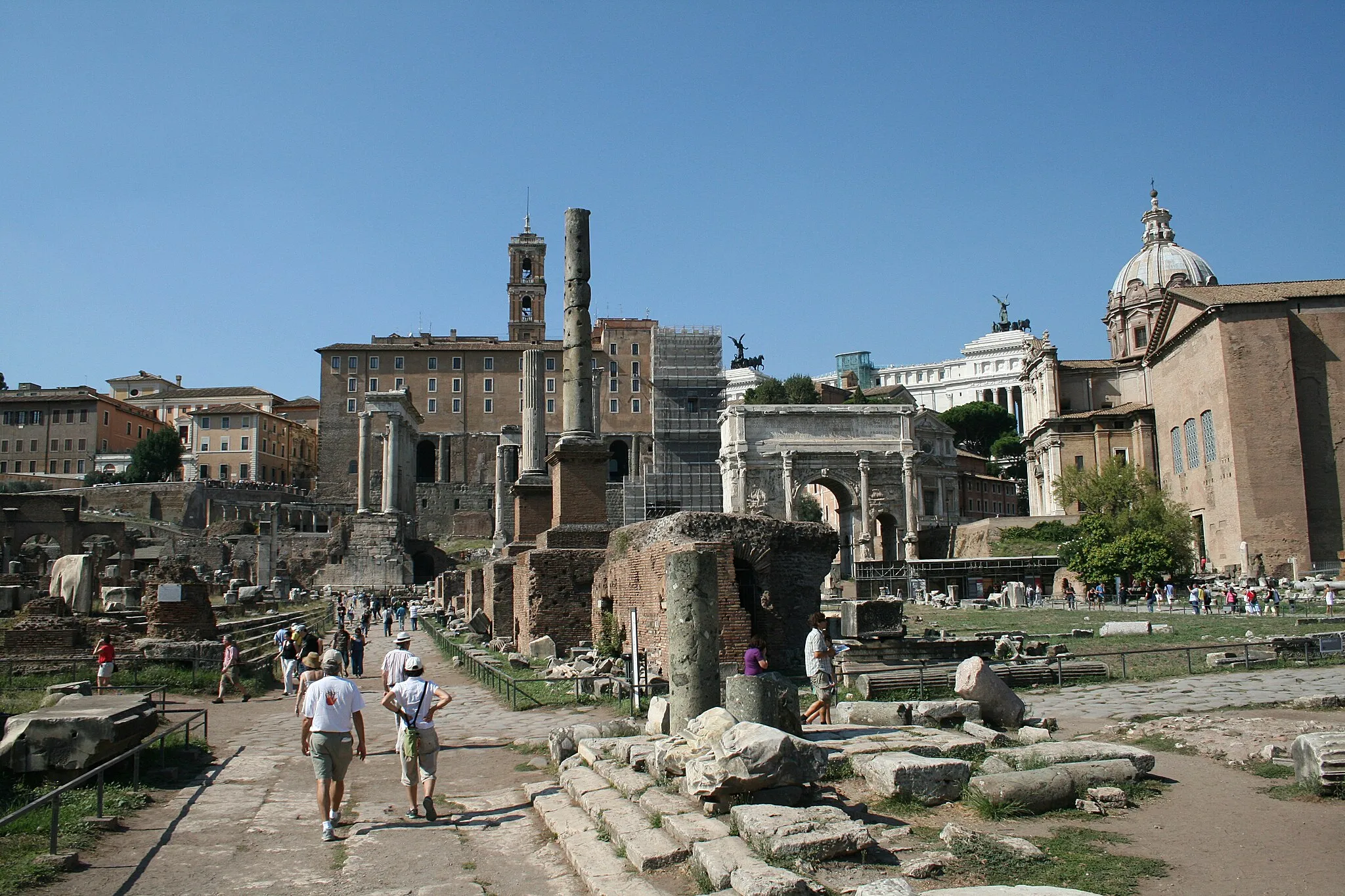 Photo showing: The Via Sacra in  the Forum Romano in Rome , Italy.