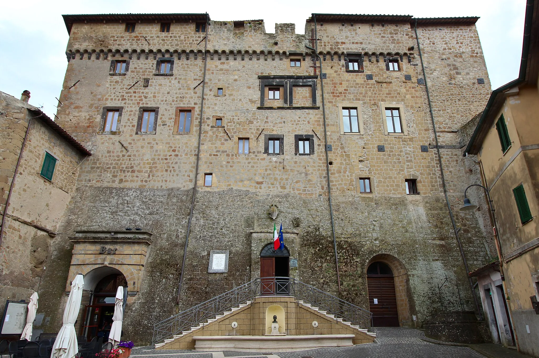 Photo showing: Palace Castello Monaldeschi, also called Palazzo Madama, Onano, Province of Viterbo, Lazio, Italy