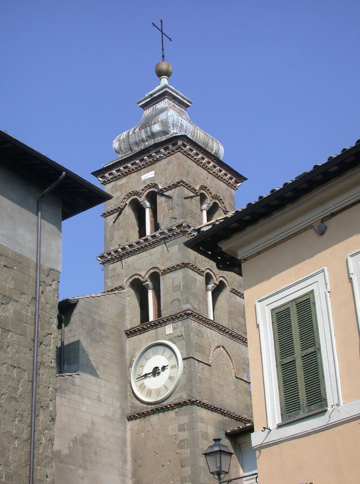 Photo showing: Italia, Regione Lazio, Provincia di Roma, Formello, piazza San Lorenzo, chiesa di San Lorenzo, campanile dalla piazza.