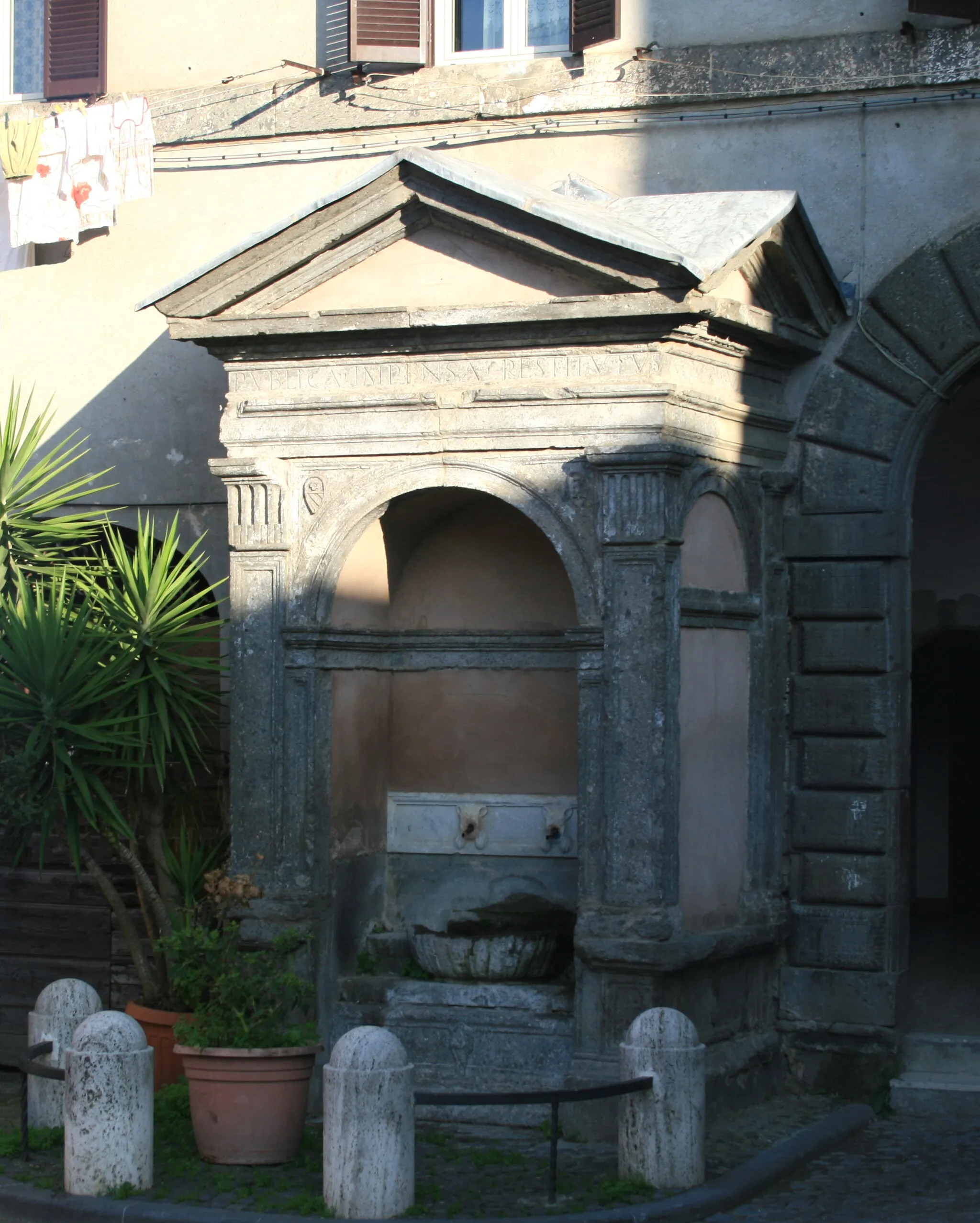 Photo showing: Edicola della fontana secca