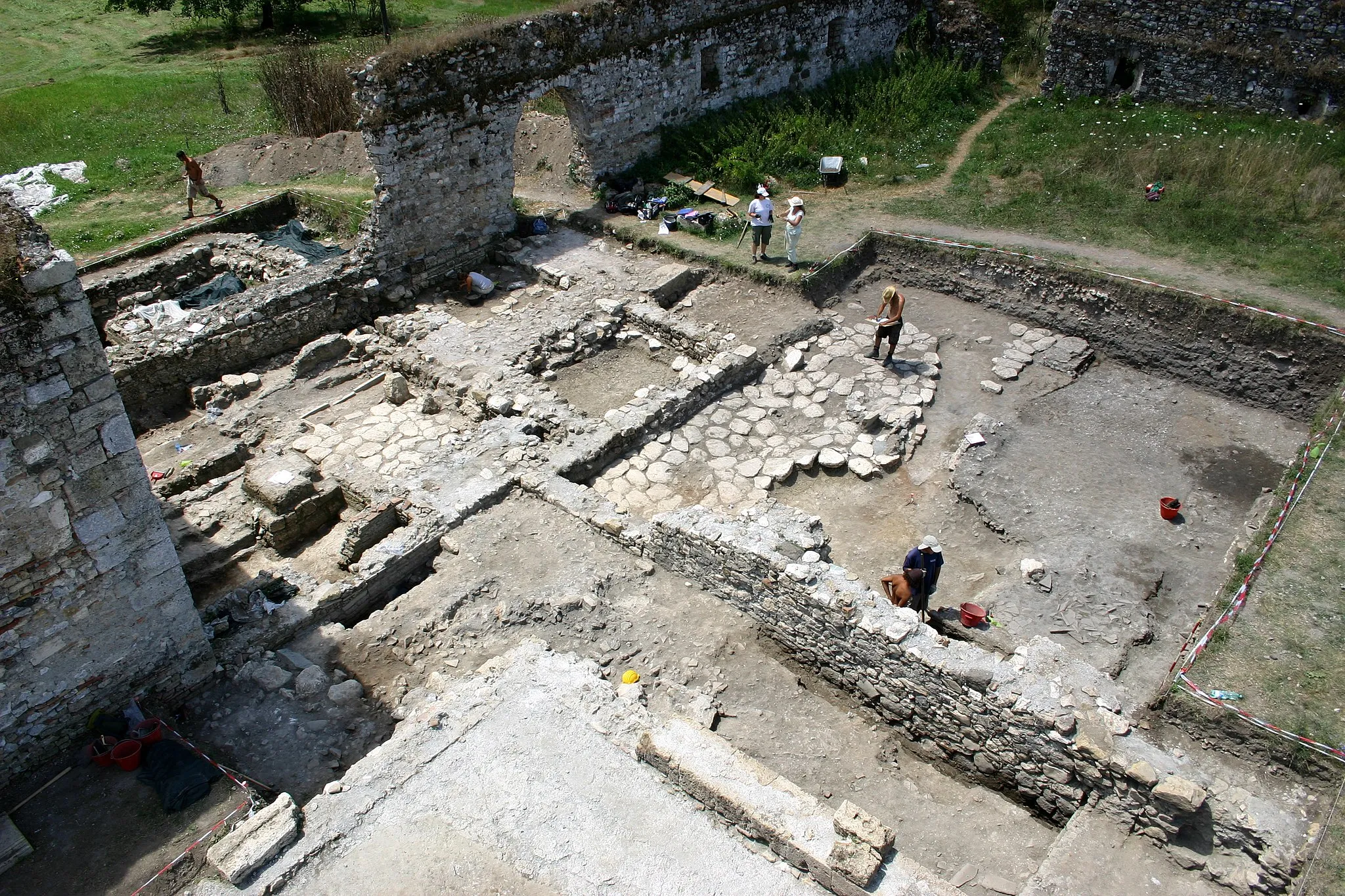 Photo showing: Excavation of S. Pietro in Villamagna underway, 2009. The photograph shows a late Roman paved area, structures of the Medieval monastery, and a medieval cemetery.