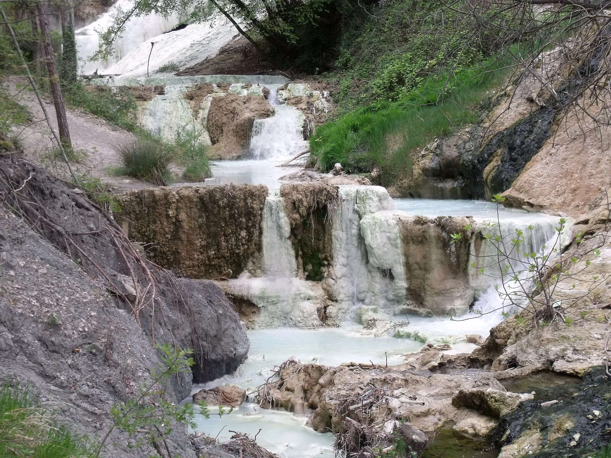 Photo showing: River (torrente) Fosso Bianco in Bagni San Filippo, hamlet of Castiglione d’Orcia, Val d’Orcia, Province of Siena, Tuscany, Italy