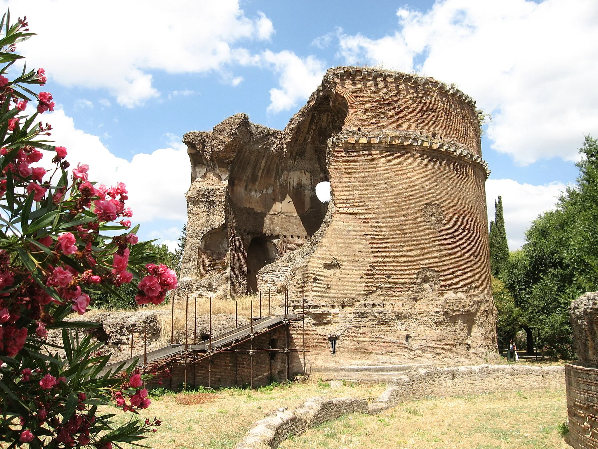 Photo showing: View of the Mausoleum of  Villa Gordiani, Rome.