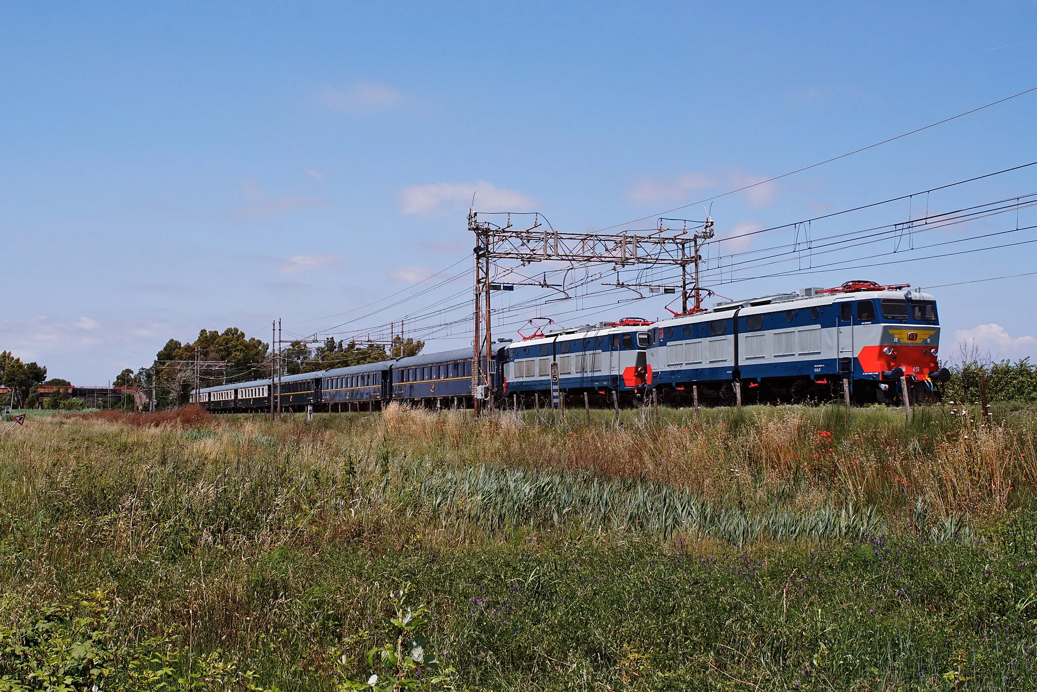 Photo showing: Convoglio storico sulla ferrovia Tirrenica tra Maccarese e Marina di Cerveteri