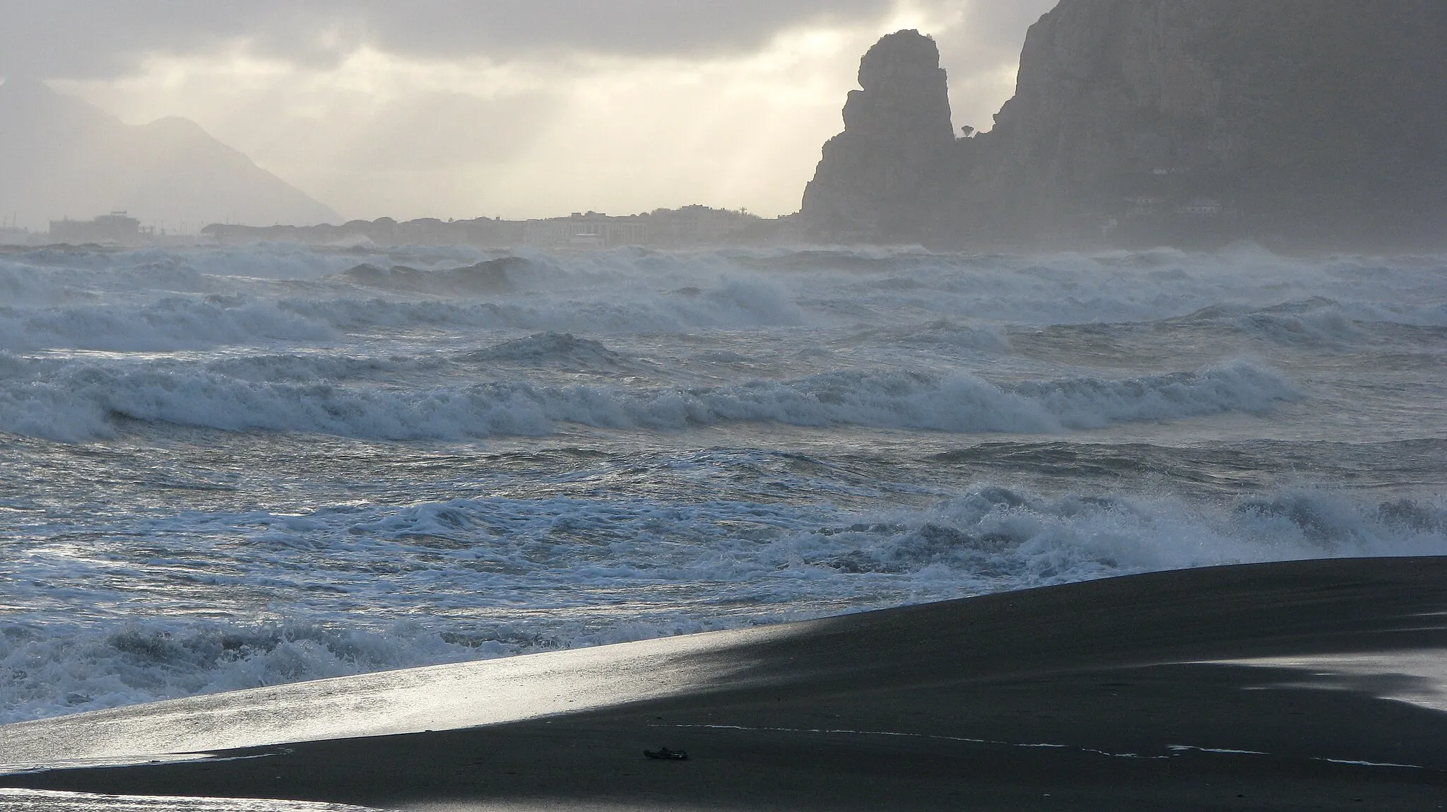 Photo showing: mareggiata pasquale