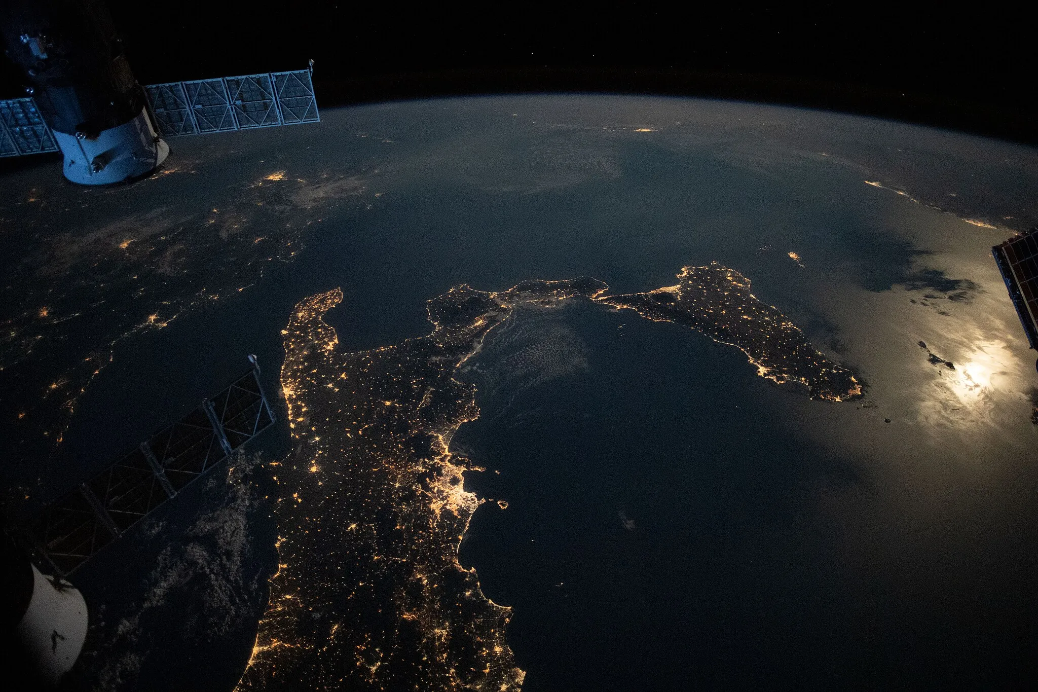 Photo showing: View of Earth taken during ISS Expedition 65.