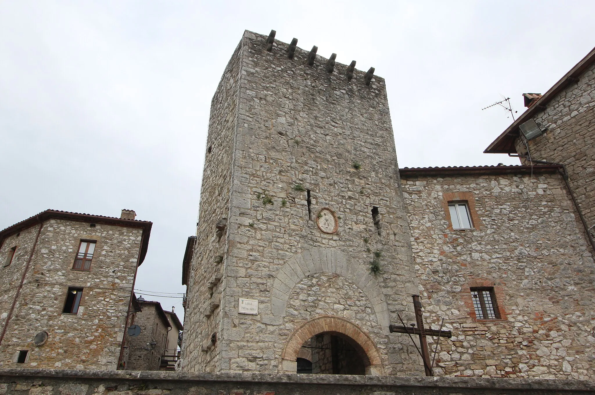 Photo showing: Porta dell'Aquila, defensive gate in Melezzole, hamlet of Montecchio, Province of Terni, Umbria, Italy
