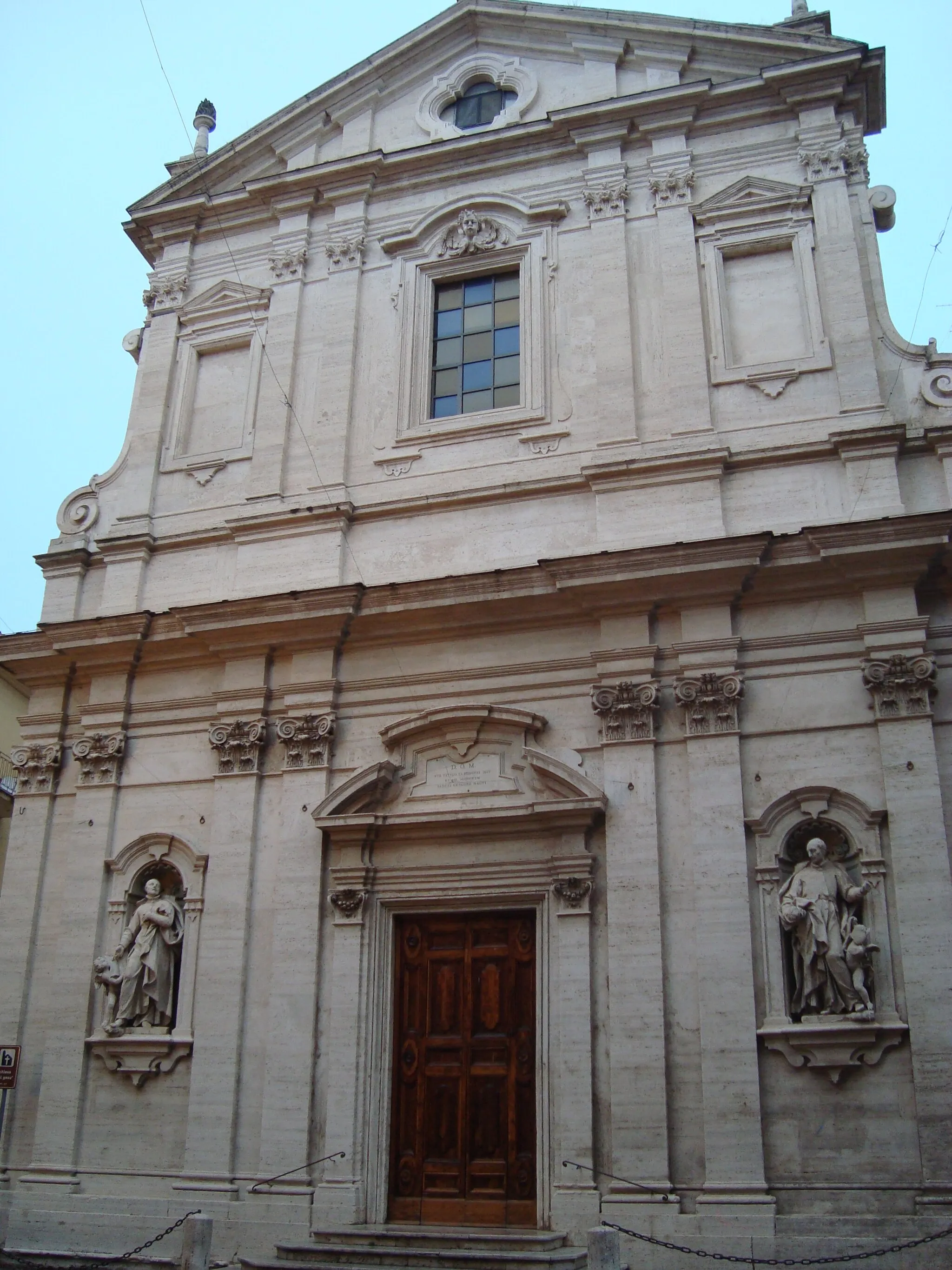 Photo showing: The Chiesa du Gèsu in Frascati showing two statues of Pietro di Cortona