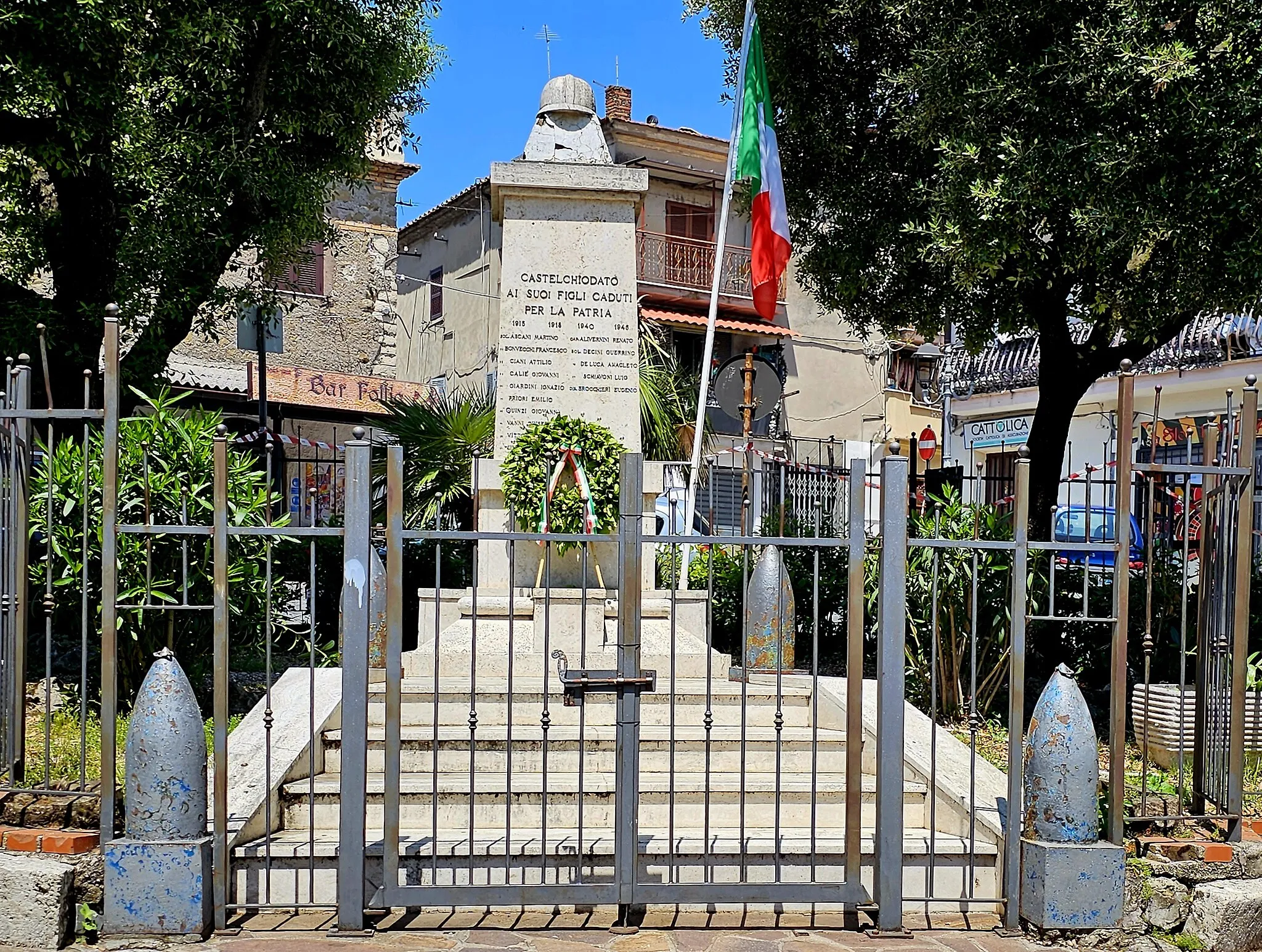 Photo showing: Monumento ai caduti a Castelchiodato